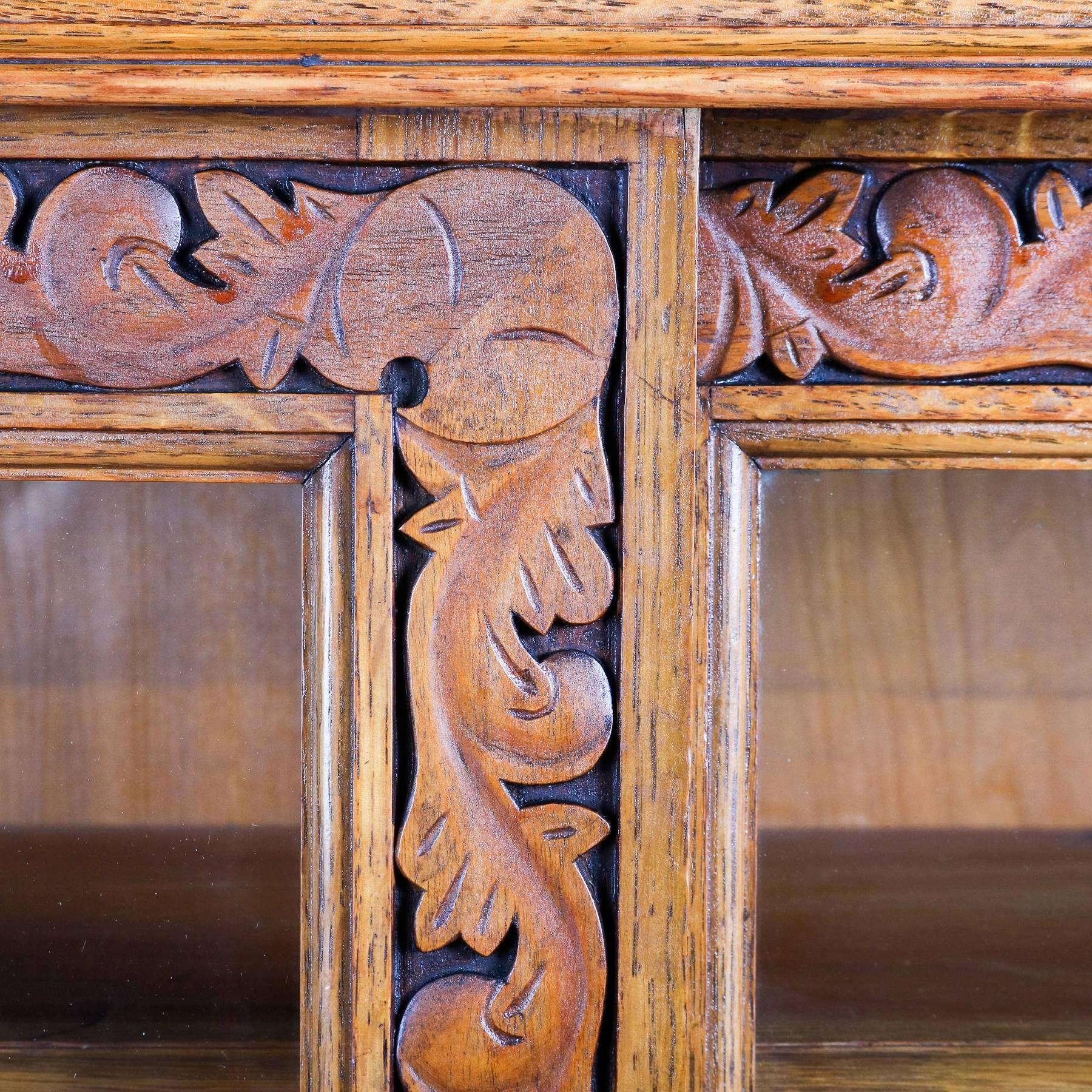 Antique Horner School Carved Oak Bookcase with Gallery, Acanthus and Paw Feet In Good Condition In Big Flats, NY