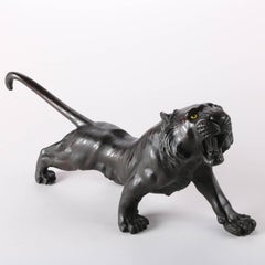 Ancienne statue japonaise Meiji en bronze du tigre en chasse:: signée Chop Mark