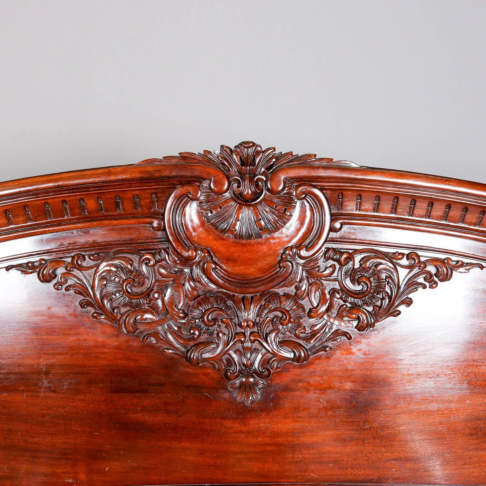 Horner Bros, Carved Mahogany Queen-Size Bed Frame In Good Condition In Big Flats, NY