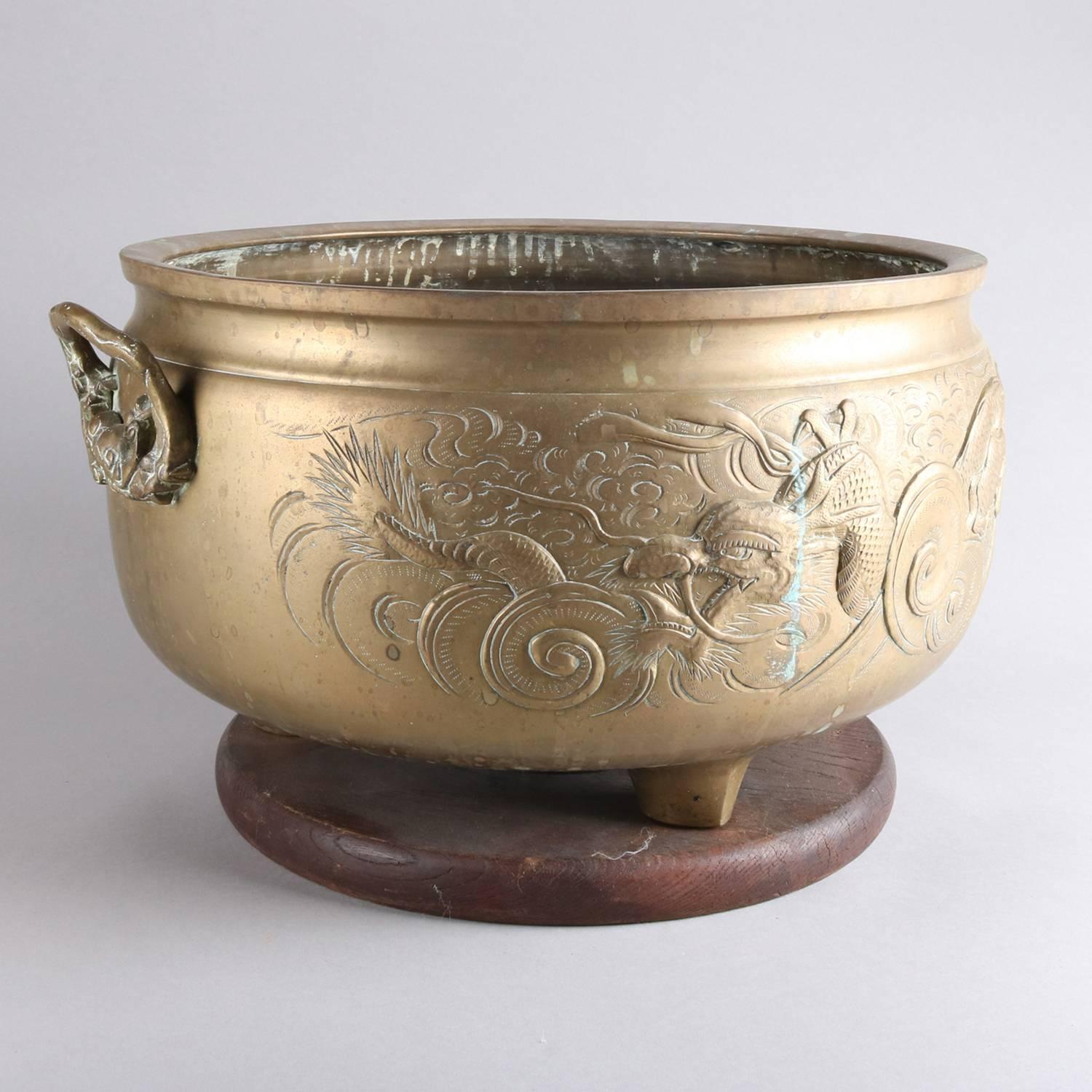 Large Antique Japanese Meiji Dragon & Tiger Embossed Bronze Ceremonial Cache Pot In Good Condition In Big Flats, NY