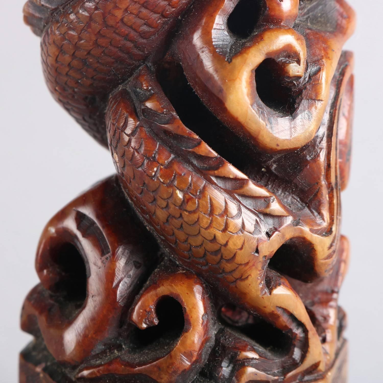 Antike chinesische figurale geschnitzte Seifenschnitzerei mit Siegel, Drachen, 20. Jahrhundert (Speckstein)