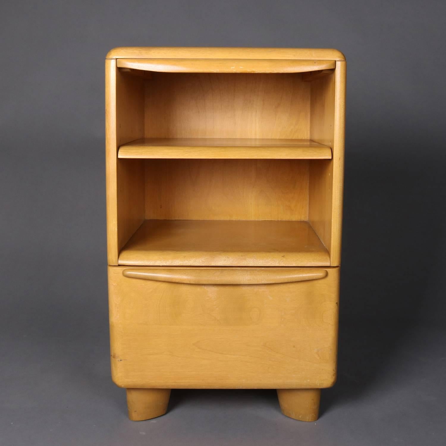 Mid-Century Modern end stand by Heywood Wakefield, encore in wheat, features yellow birch construction with shelving and lower drawer, 20th century

Measures: 25