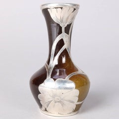 Vase de cabinet en poterie d'art et argent sterling Art Nouveau Roseville Rozane, vers 1910