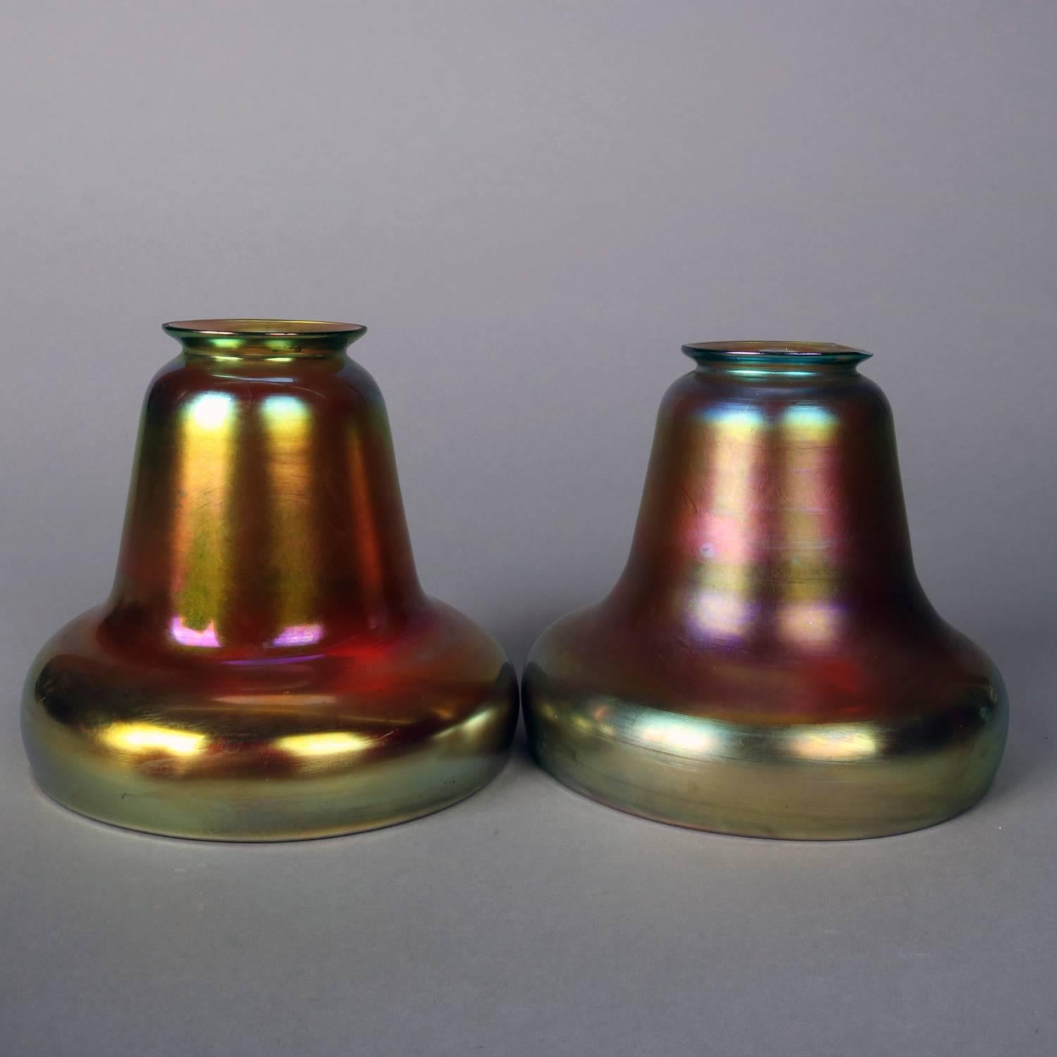 Pair of Arts & Crafts gold aurene bell form art glass light shades by Steuben, signed, 20th century.

Measure: 5.5