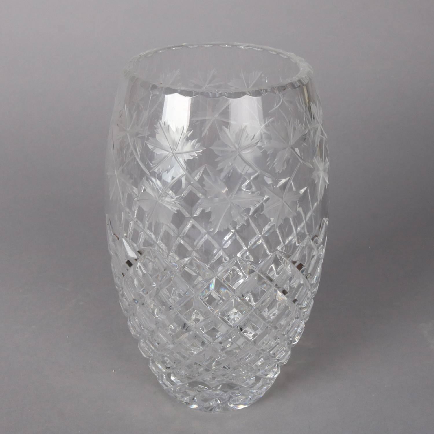 Vase ancien en forme de feuille d'érable en cristal brillant taillé de l'école Hawkes, 20ème siècle en vente 1