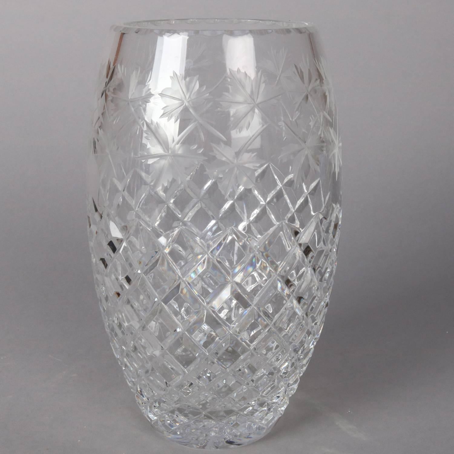 Américain Vase ancien en forme de feuille d'érable en cristal brillant taillé de l'école Hawkes, 20ème siècle en vente