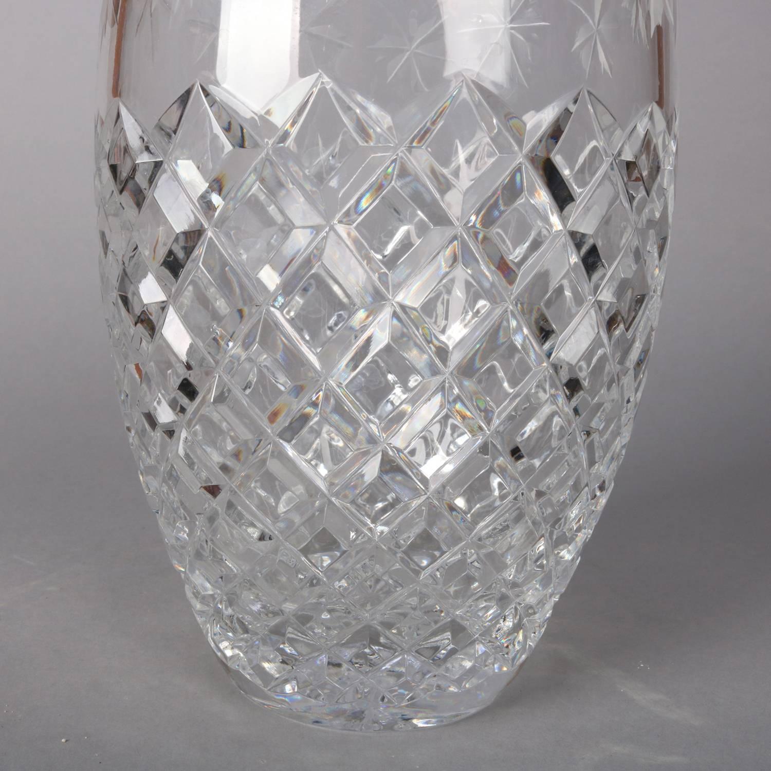 20ième siècle Vase ancien en forme de feuille d'érable en cristal brillant taillé de l'école Hawkes, 20ème siècle en vente