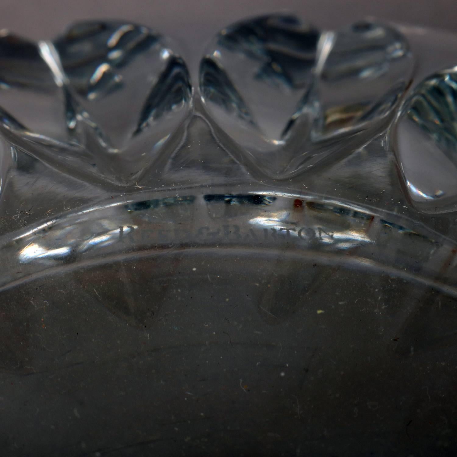 Flache Schale aus klarem Kristall Equinox von Reed & Barton, signiert auf dem Sockel, 20


Maße: 4