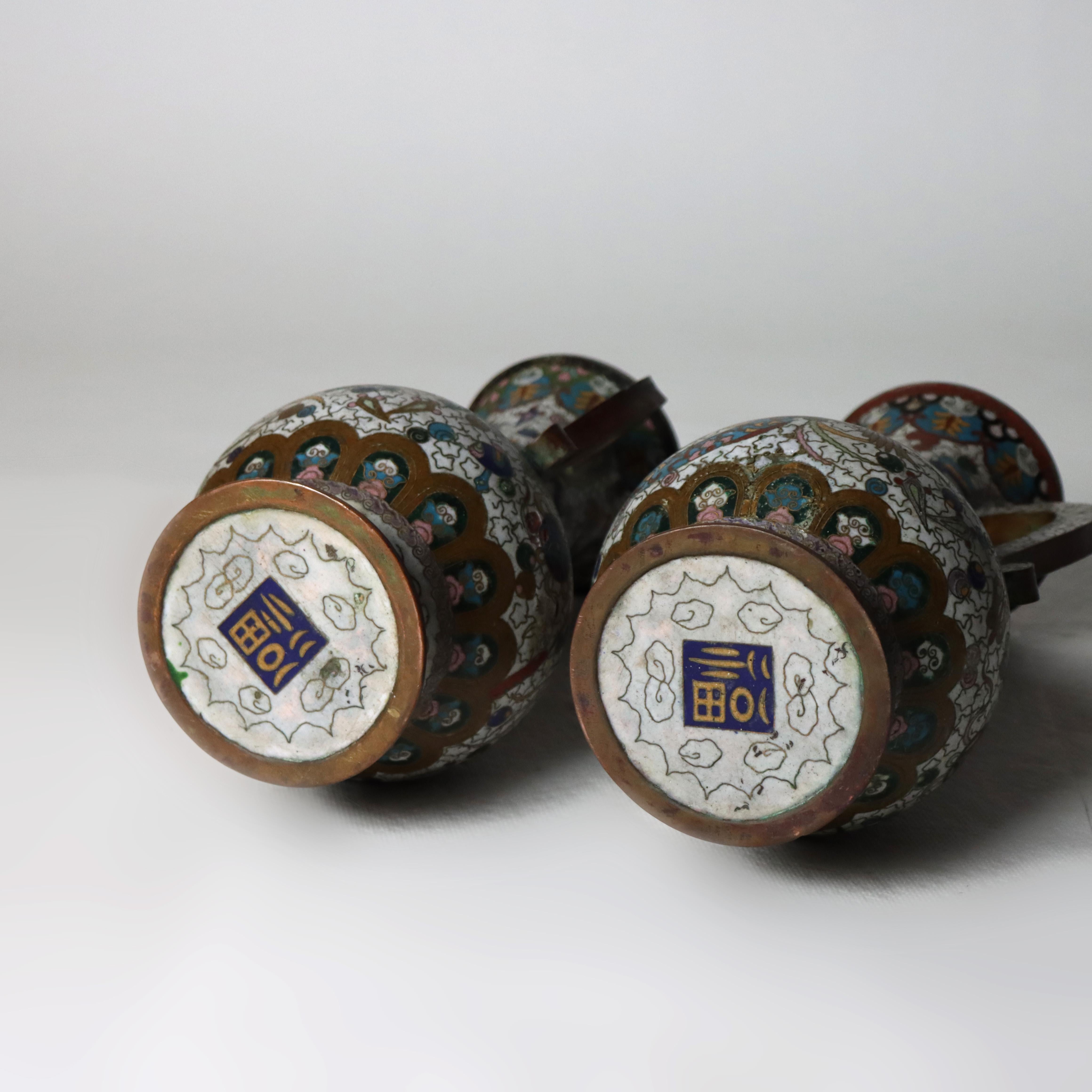 Paire de vases chinois anciens émaillés au cloisonné, signés C1900 en vente 4