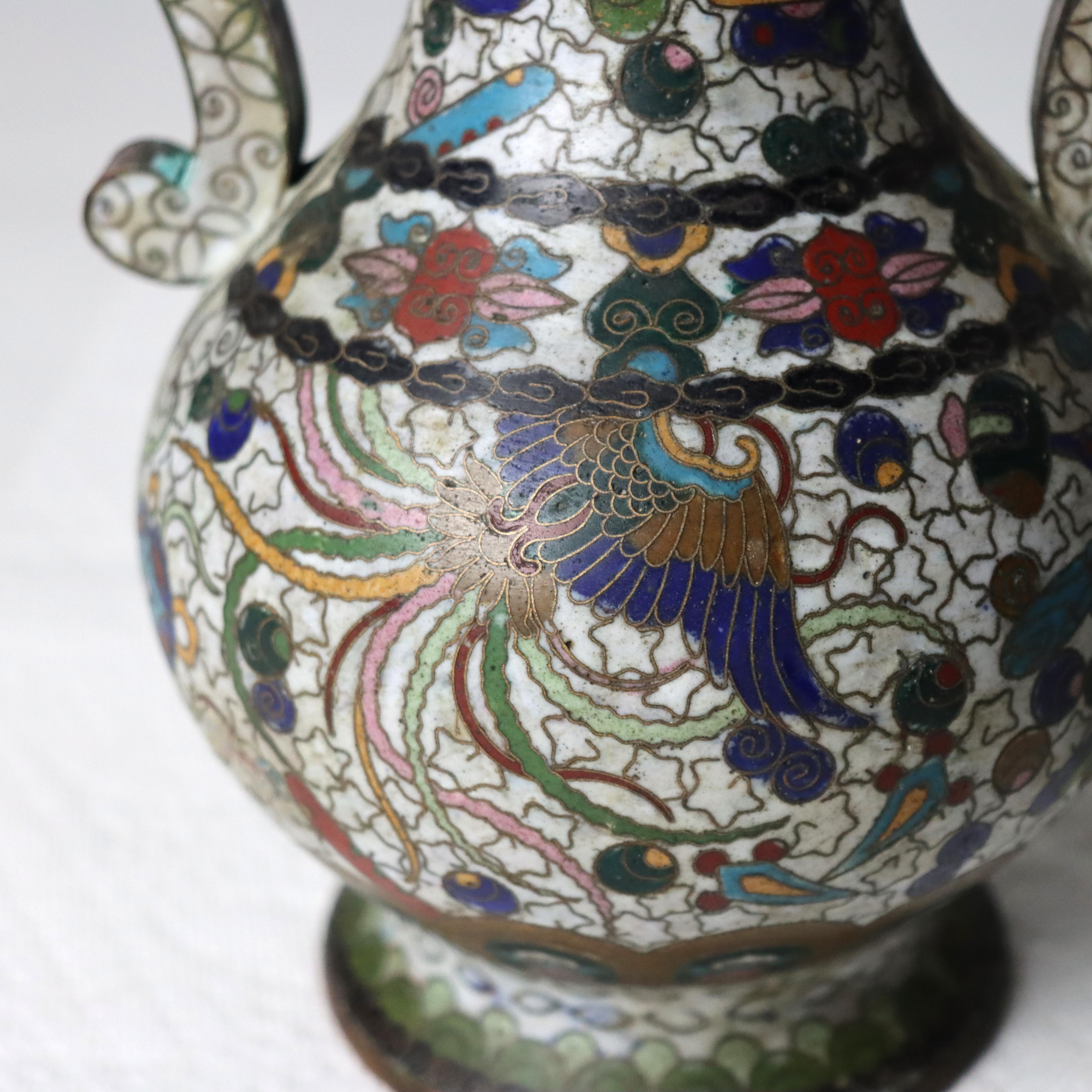 Paire de vases chinois anciens émaillés au cloisonné, signés C1900  (10 5/8