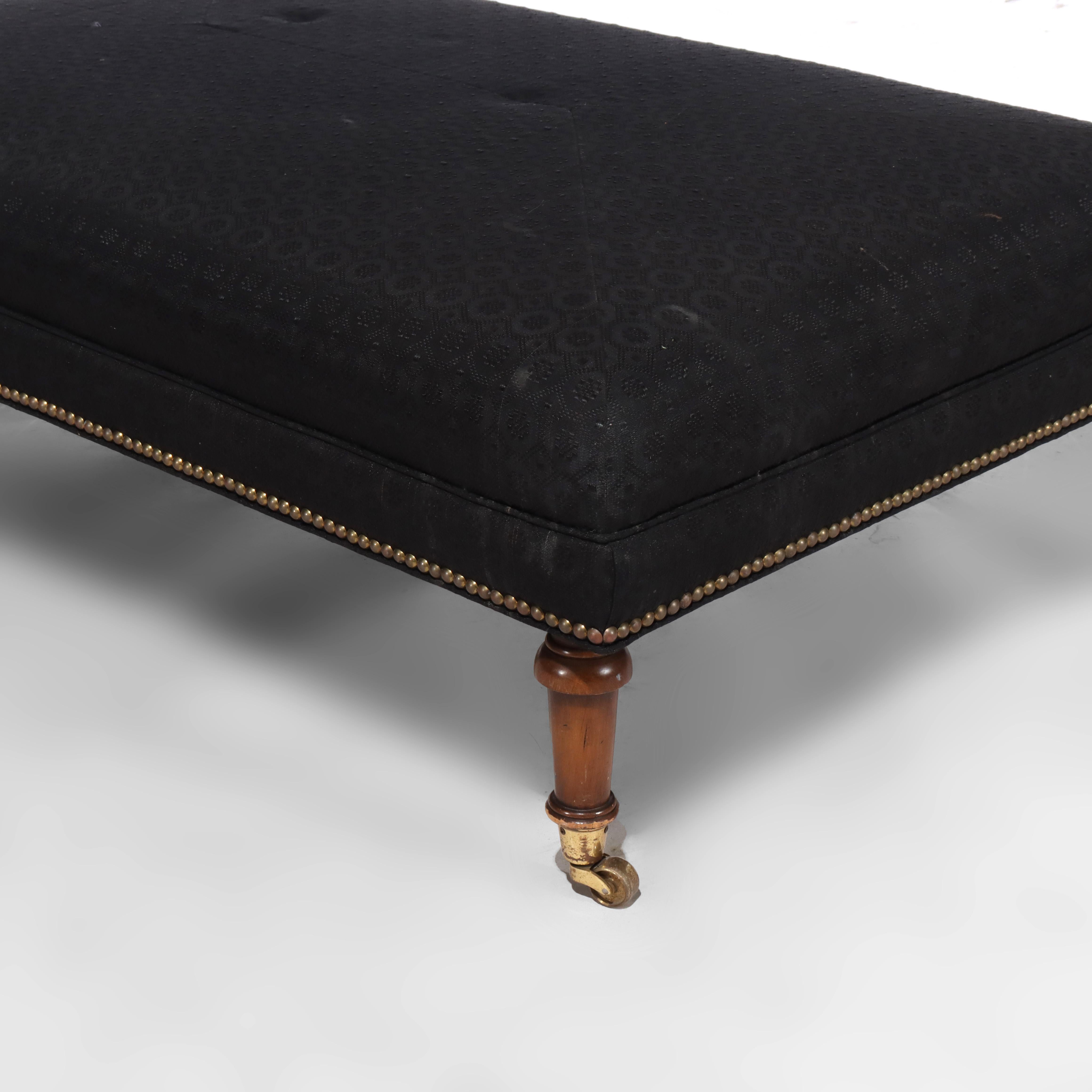 Ottoman surdimensionné Vintage Brunschwig & Fils Style Upholstering en acajou de style Sheraton Bon état - En vente à Big Flats, NY