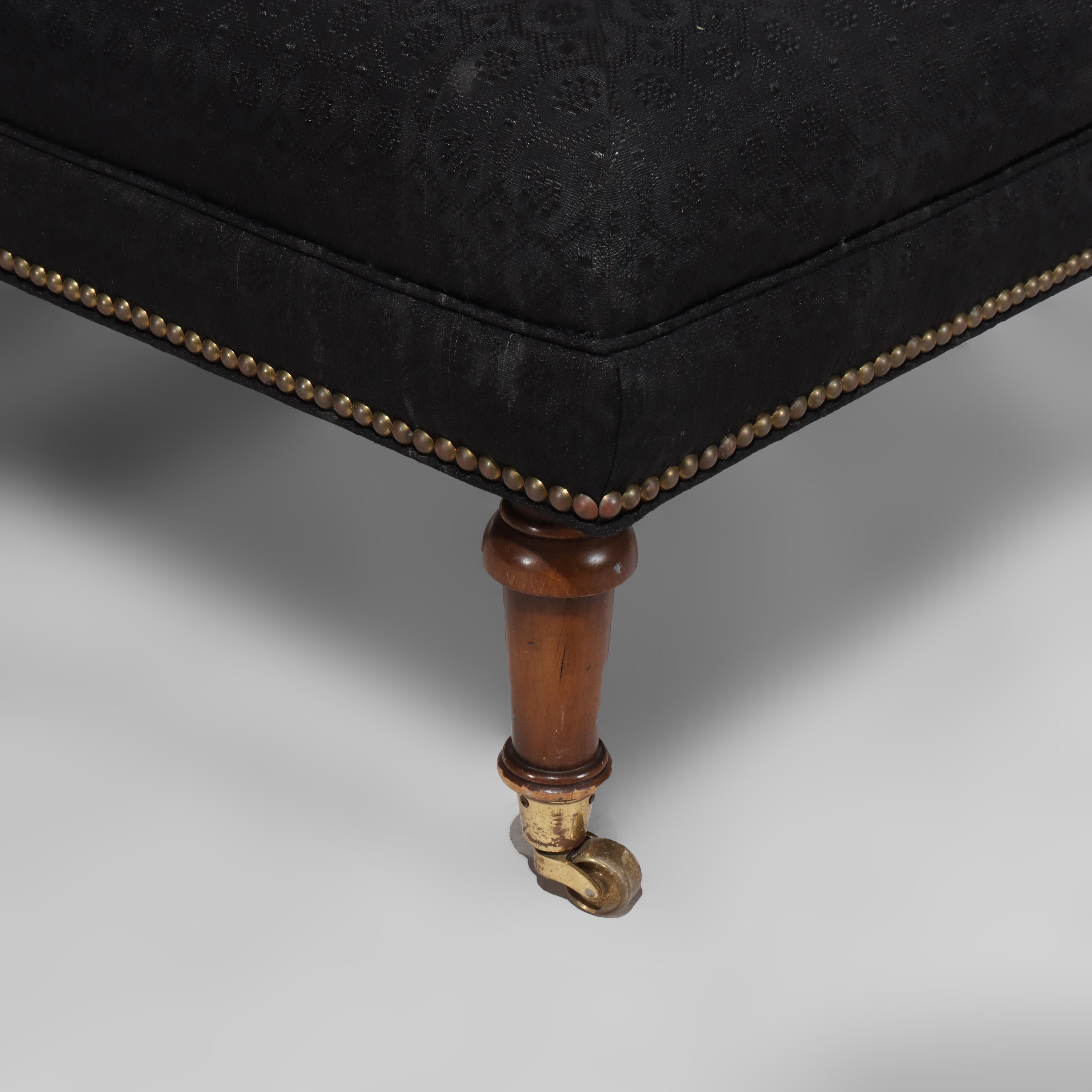 Ottoman surdimensionné Vintage Brunschwig & Fils Style Upholstering en acajou de style Sheraton en vente 3
