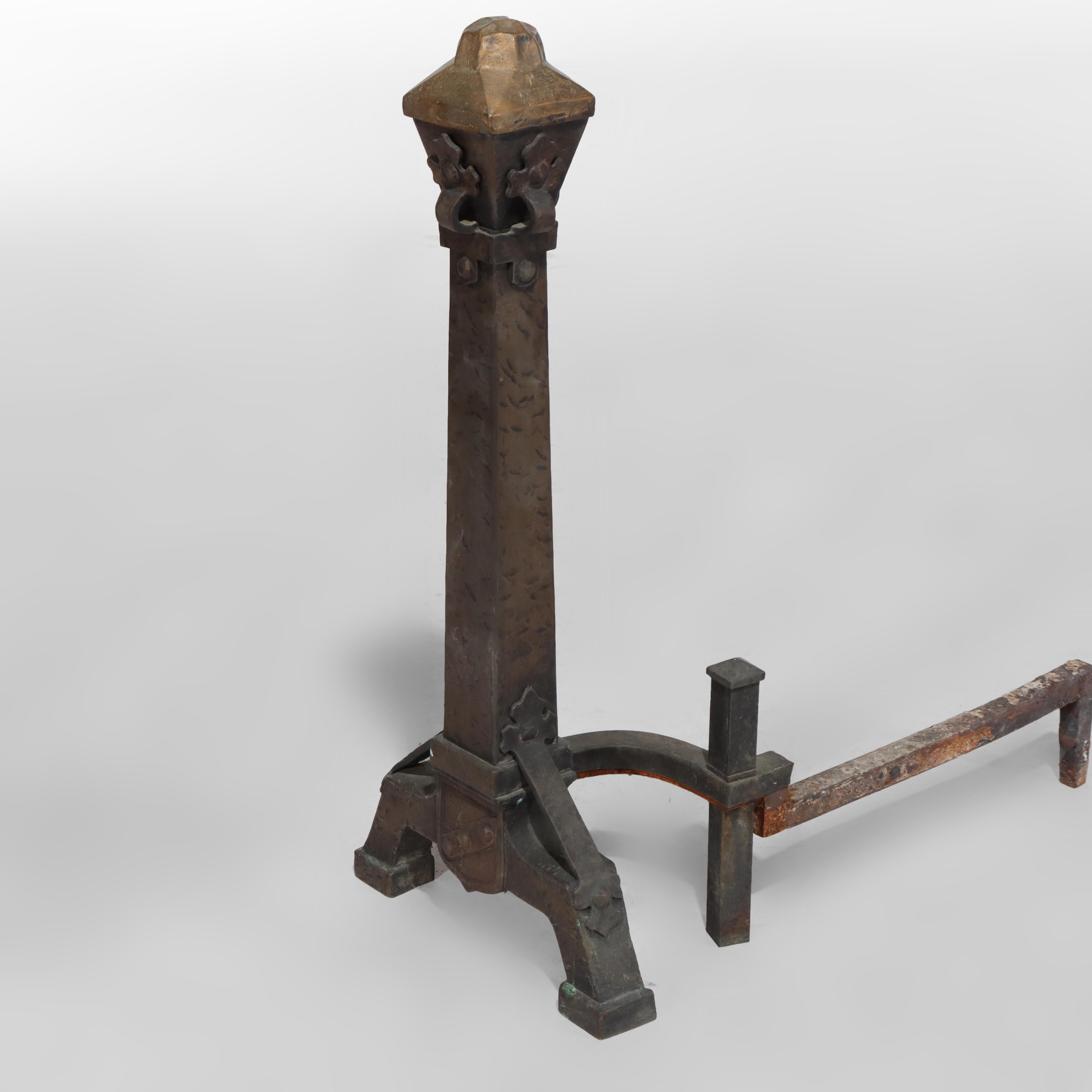 Coppia di antichi androni in rame martellato e ferro battuto Arts & Crafts del 1910 circa in vendita 2