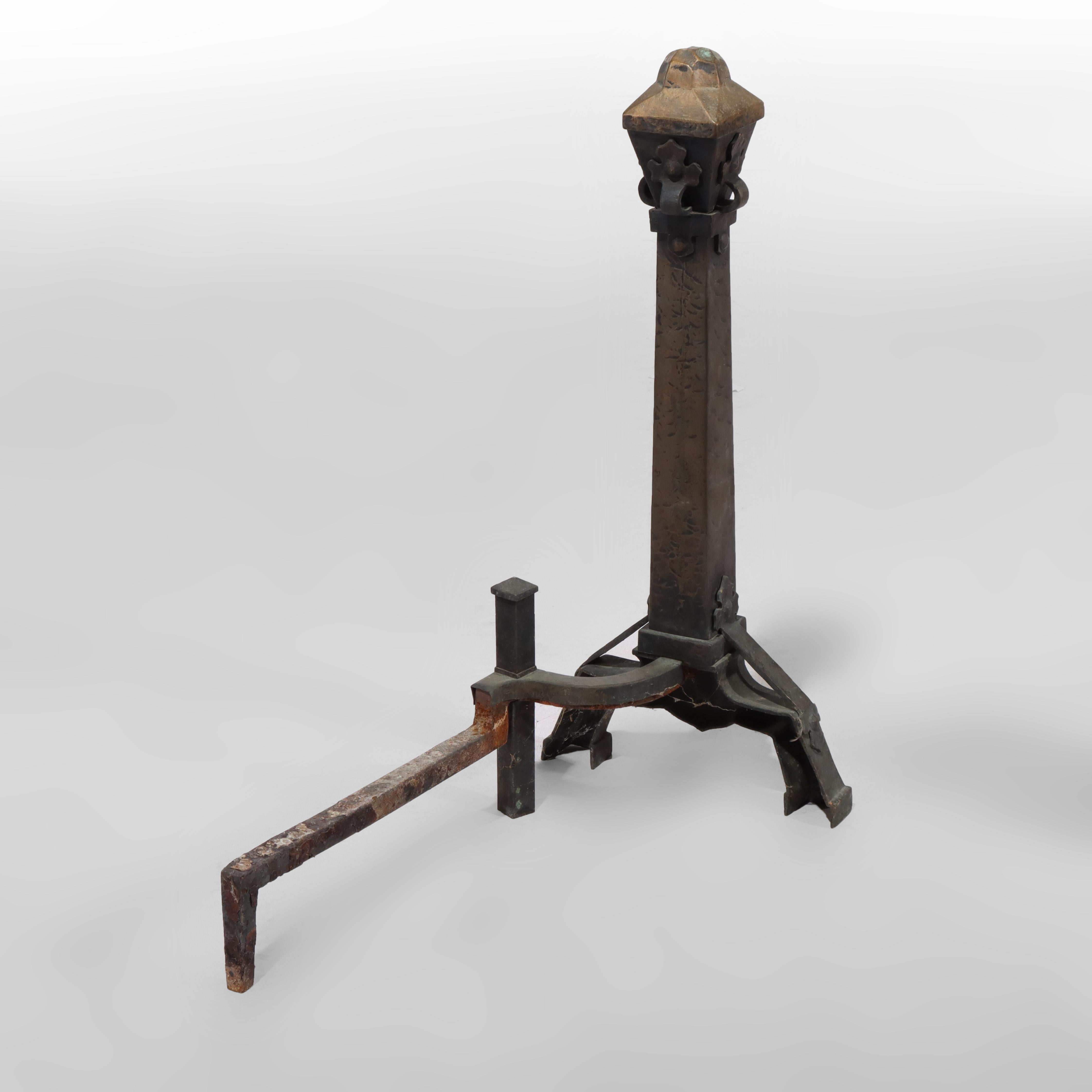 Coppia di antichi androni in rame martellato e ferro battuto Arts & Crafts del 1910 circa in vendita 3