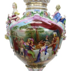 Meissener Porzellanurne im Stil Ludwigs XIV. mit figürlichen und floralen Darstellungen, um 1880