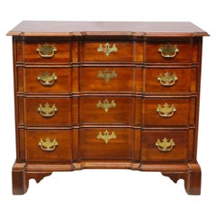 Commode Knob Creek de style Chippendale en merisier, à façade en blocs, 4 tiroirs, vers 1930