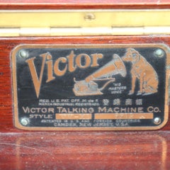 Victor Talking Machine Co. Victrola VVXI Walnut Tabletop Phonograpg C1920