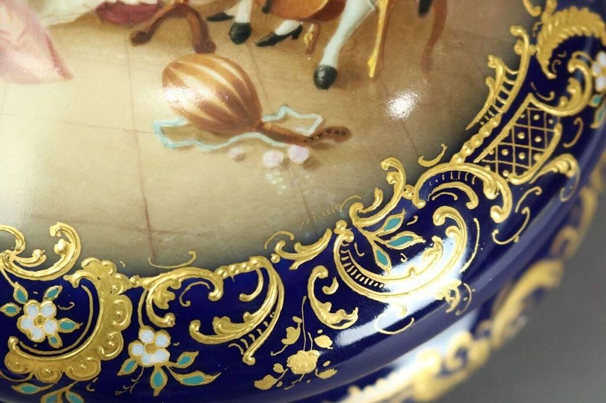 Oversized Royal Vienna Hand-Painted Artist Signed Dresser Box, circa 1870 In Good Condition In Big Flats, NY