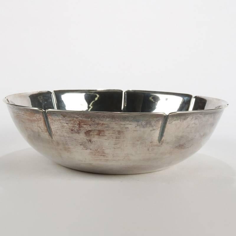 Antique Arts & Crafts Hand-Hammered Sterling Silver Bowl by J. Hewes In Good Condition In Big Flats, NY