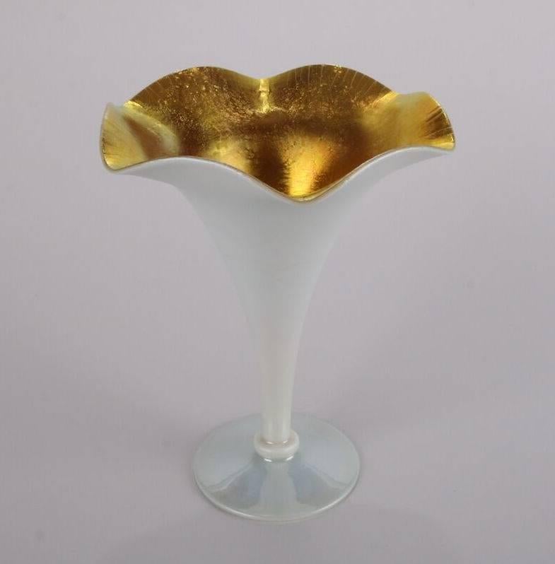 Art Glass Antique & Fine Steuben Gold Aurene over Calcite Ruffled Rim Fluted Trumpet Vase