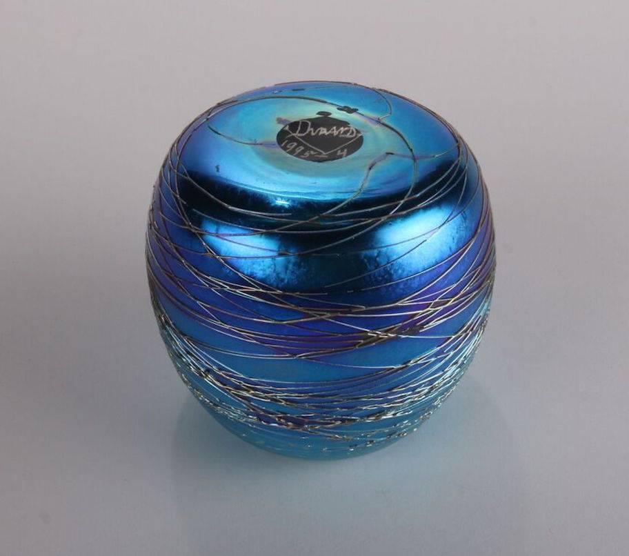 20th Century Durand Iridescent Blue Art Glass and Silver Threaded Beehive Vase Signed, 1995-4