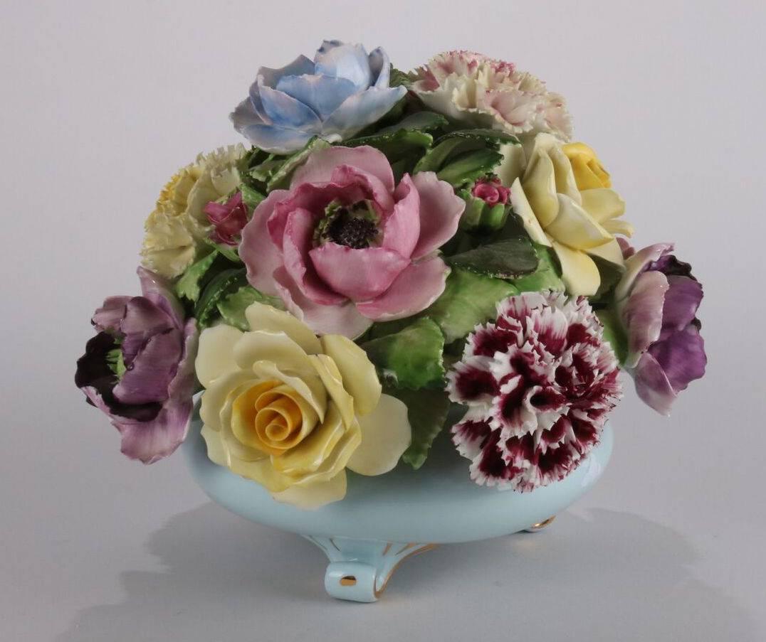 Anglais Bouquet floral anglais Royal Adderley peint à la main & en porcelaine osseuse dorée:: vers 1950