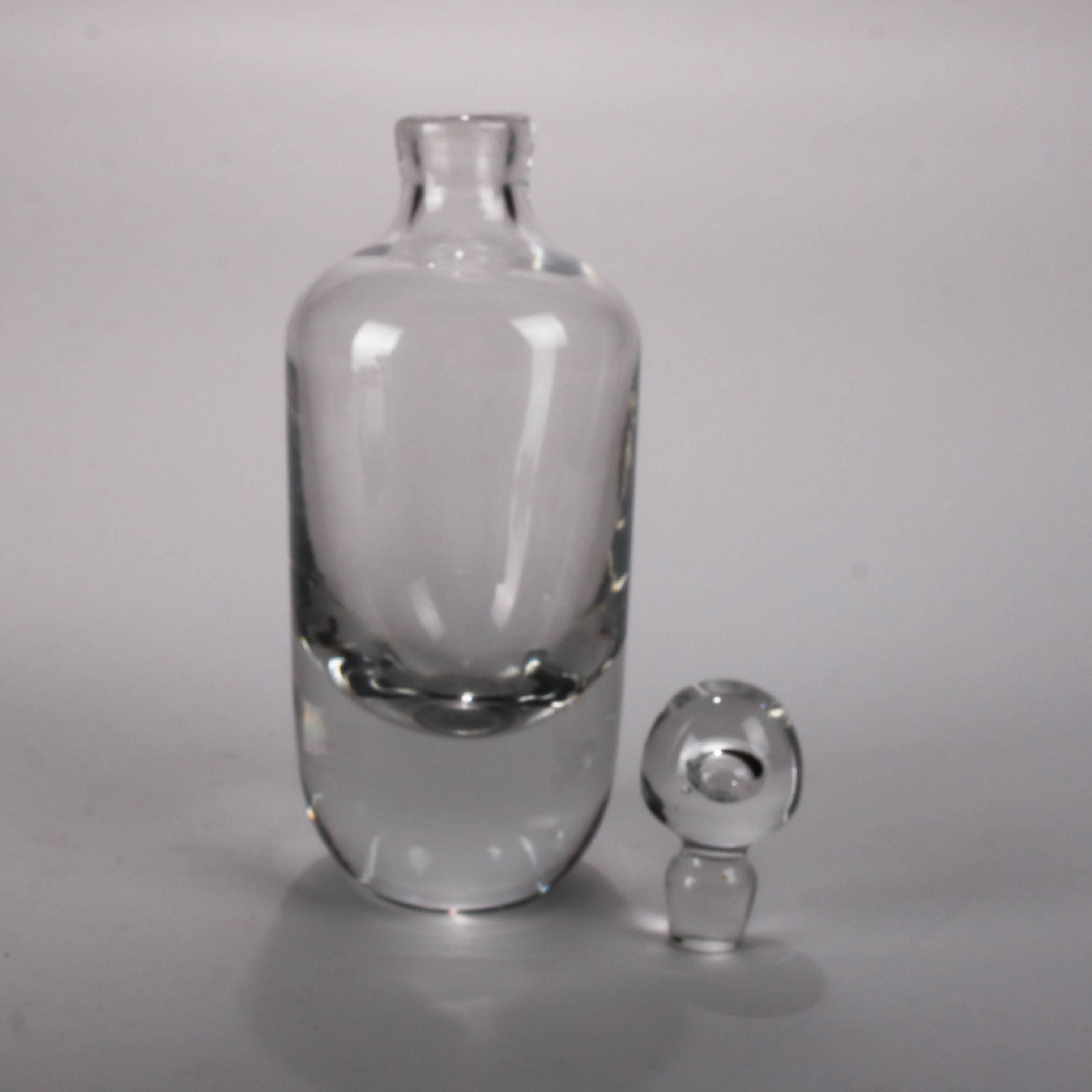 Vintage Steuben school handblown crystal decanter with stopper


Measures: 11" H, 3.75" diam.