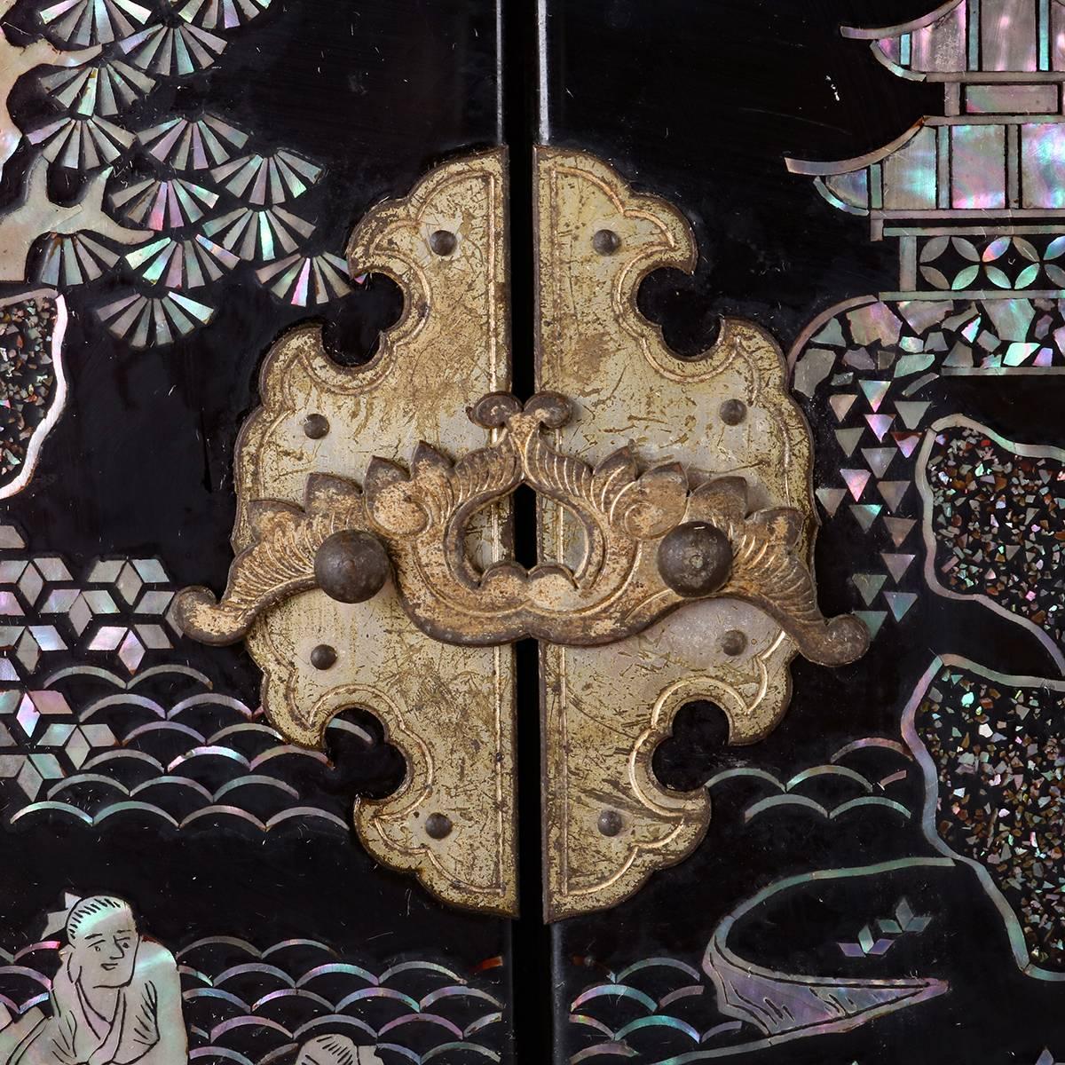 Japanese Mother-of-Pearl Inlaid and Ebonized Musical Jewelry Box, 20th Century 3