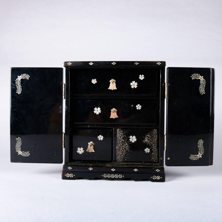 Japanese Mother-of-Pearl Inlaid and Ebonized Musical Jewelry Box, 20th Century 2
