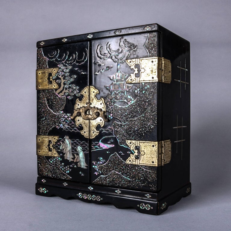 Japanese Mother-of-Pearl Inlaid and Ebonized Musical Jewelry Box, 20th Century 1