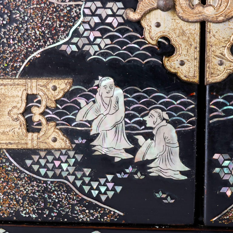 Japanese Mother-of-Pearl Inlaid and Ebonized Musical Jewelry Box, 20th Century In Good Condition In Big Flats, NY