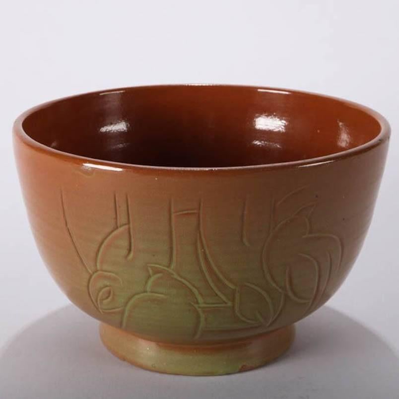 Mid-Century Modern hand-thrown studio art pottery bowl by Randy Webb features incised stylized and abstract birds and foliate motif, signed on base 