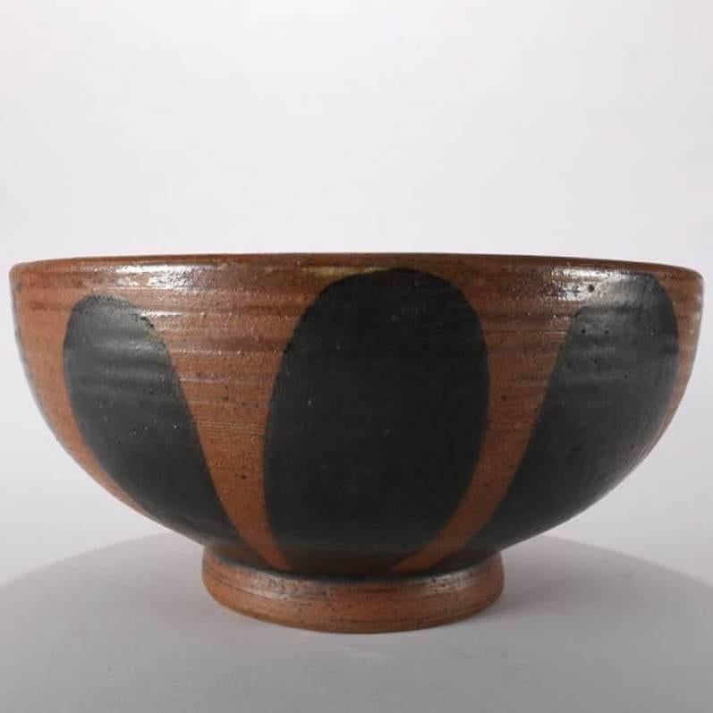 Arts and Crafts Mid-Century Modern Hand-Thrown Studio Pottery Center Bowl