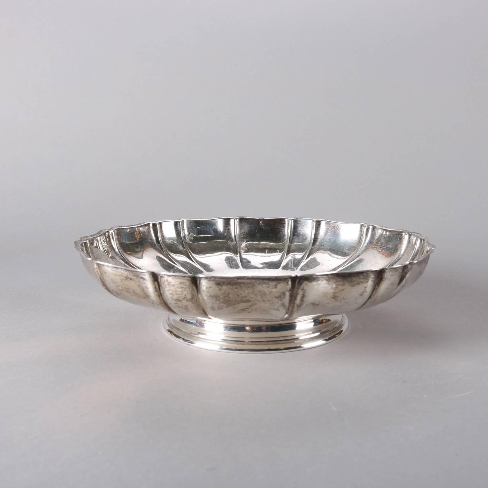 Antique sterling silver center bowl by Wallace features scalloped form and foot, centre monogrammed, hallmarked on base, 16 toz, 20th century

Measures: 2.5