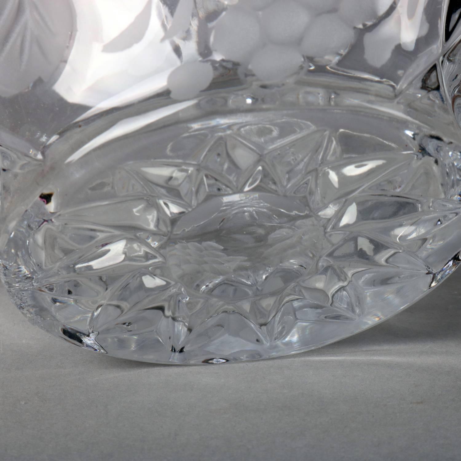 Hawkes School Cut and Etched Grape and Floral Crystal Basket, 20th Century For Sale 1