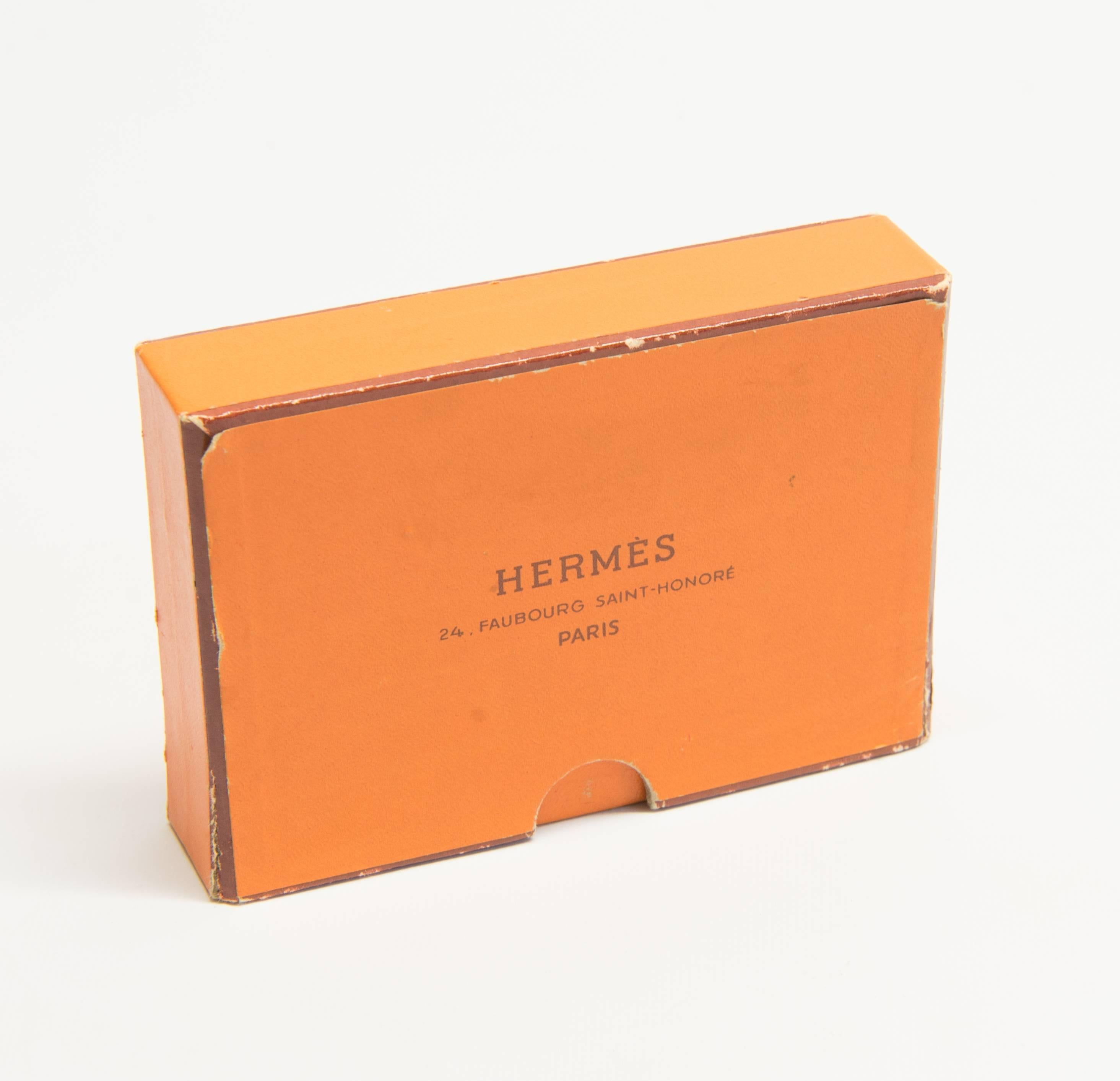 Very nice set of Hermès playing cards. 

All 52 cards present and two jokers and a blank card. In red and in blue.
Both come in a cardboard box in the Hermès orange color.
Box in good condition. 

24 Rue Faubourg Saint-Honoré, Paris.