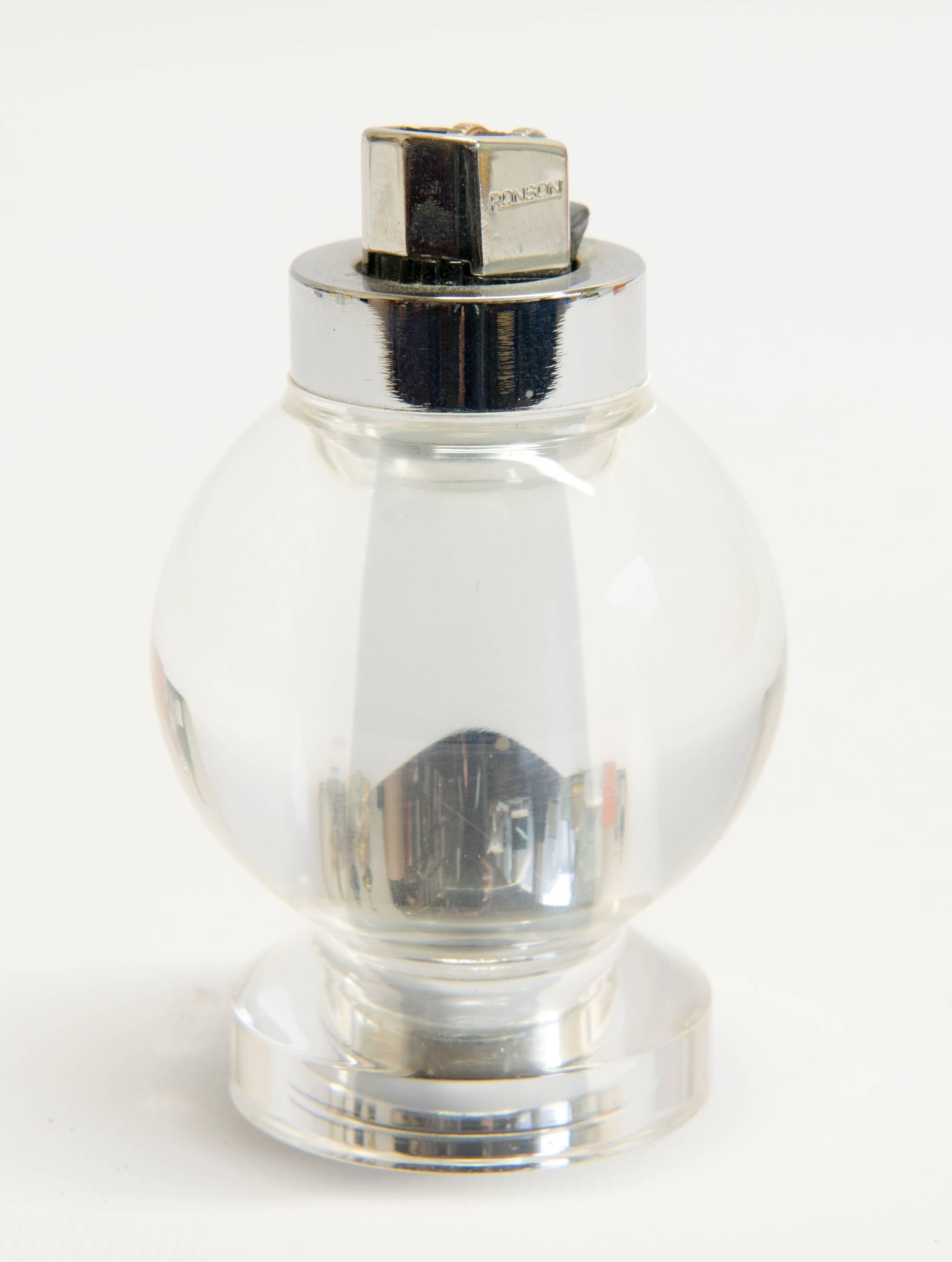 Acrylic table lighter by Ronson
Signed Gucci on base. 

In very good condition.
