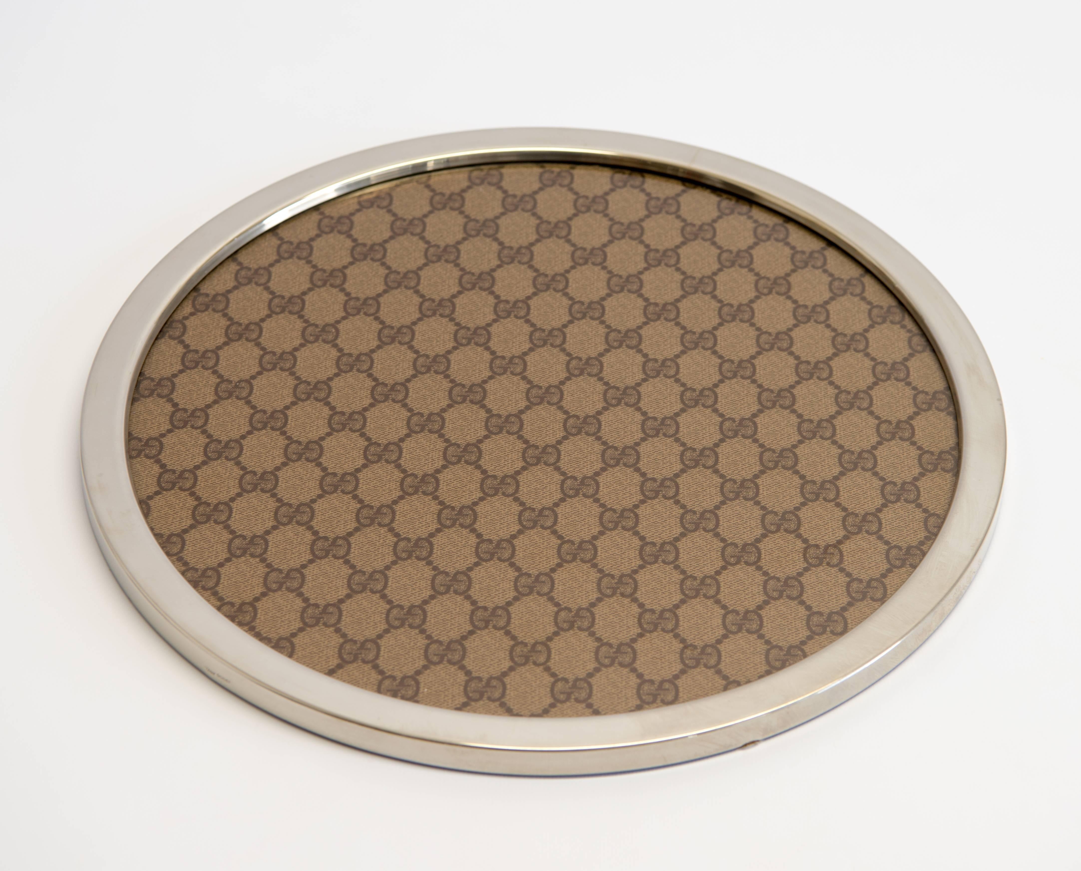 Gucci Serving Plate in Plexiglass, Fabric with Chromed Rim In Good Condition For Sale In Wingene, BE