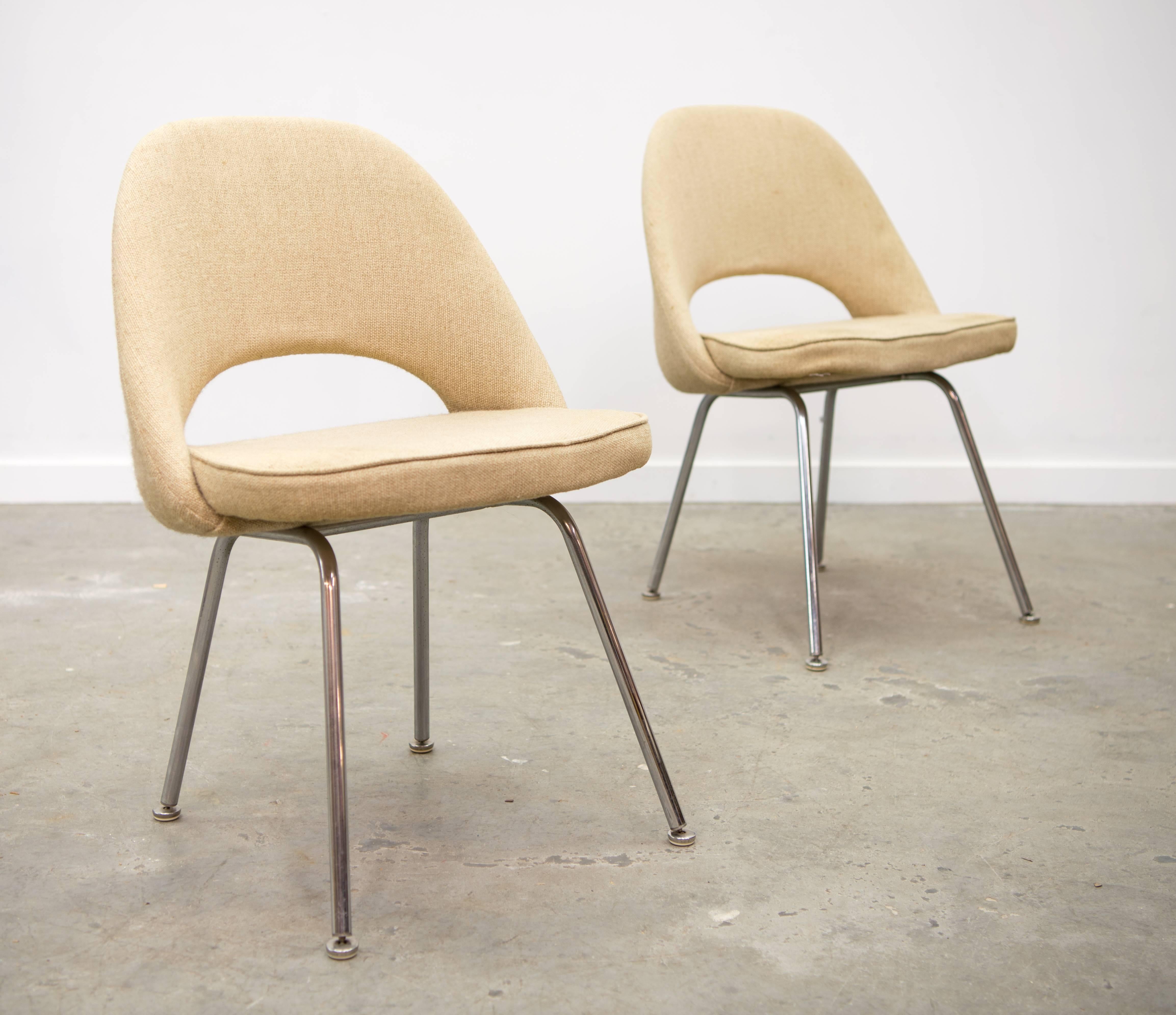 20th Century Eero Saarinen for Knoll, Pair of Dining Chairs on Chrome Feet For Sale