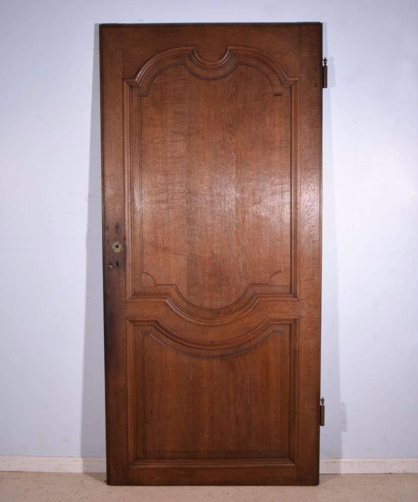 Antique French Oakwood Door from the 1700s or Early 1800s In Good Condition For Sale In Wingene, BE