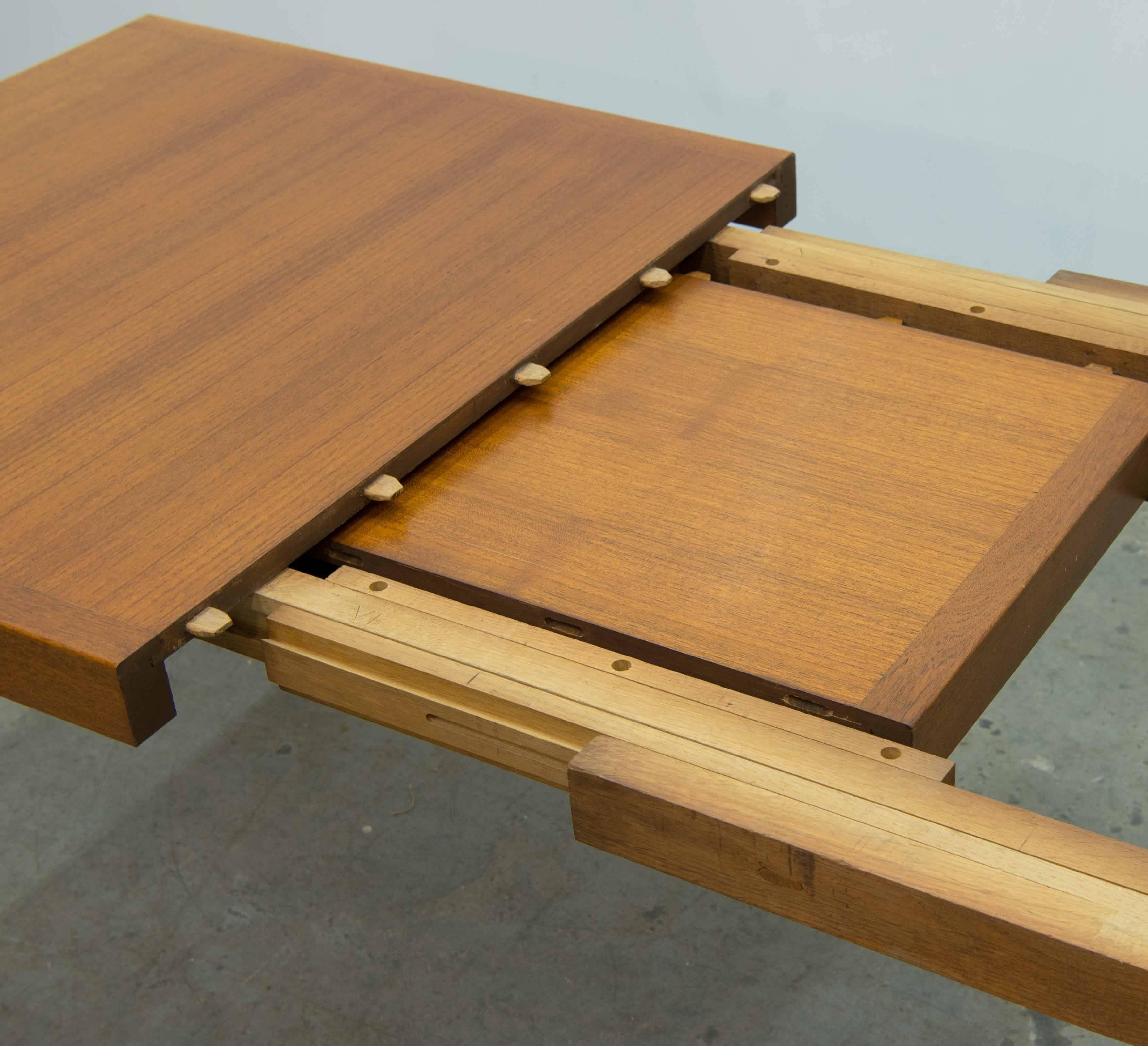 Florence Knoll for Knoll International, Dining Room Table in Walnut In Good Condition In Wingene, BE