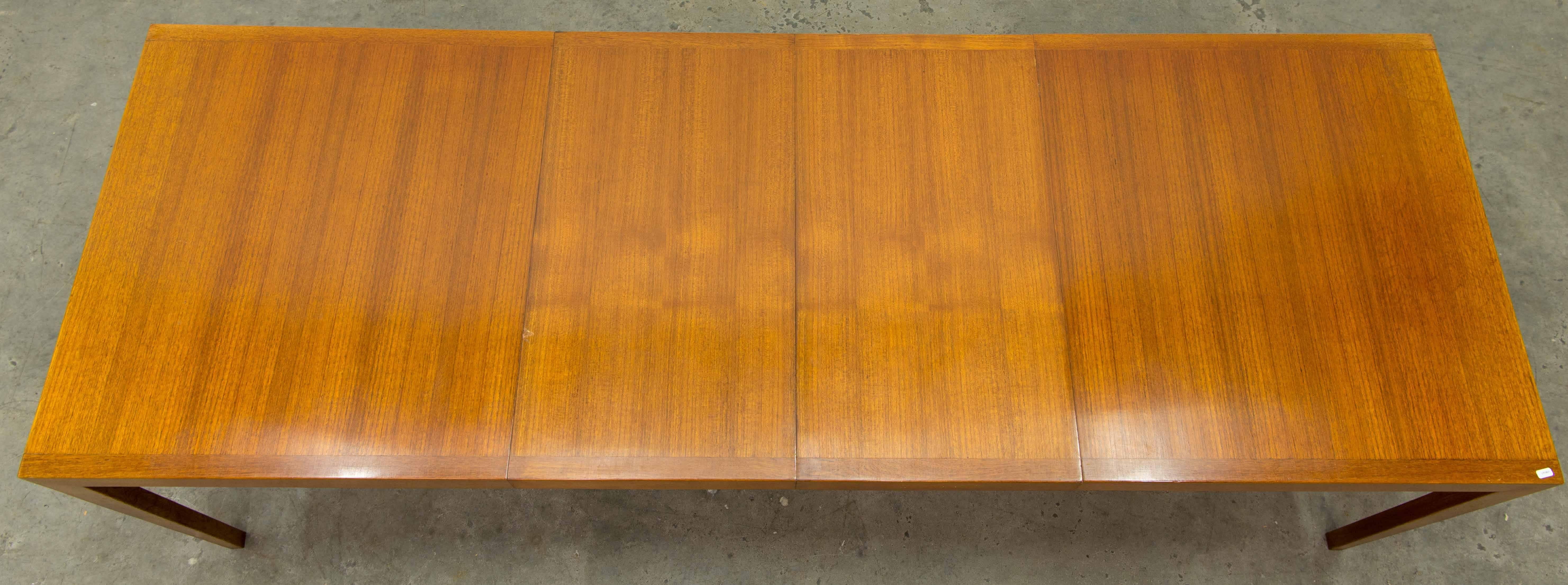 Mid-Century Modern Florence Knoll for Knoll International, Dining Room Table in Walnut