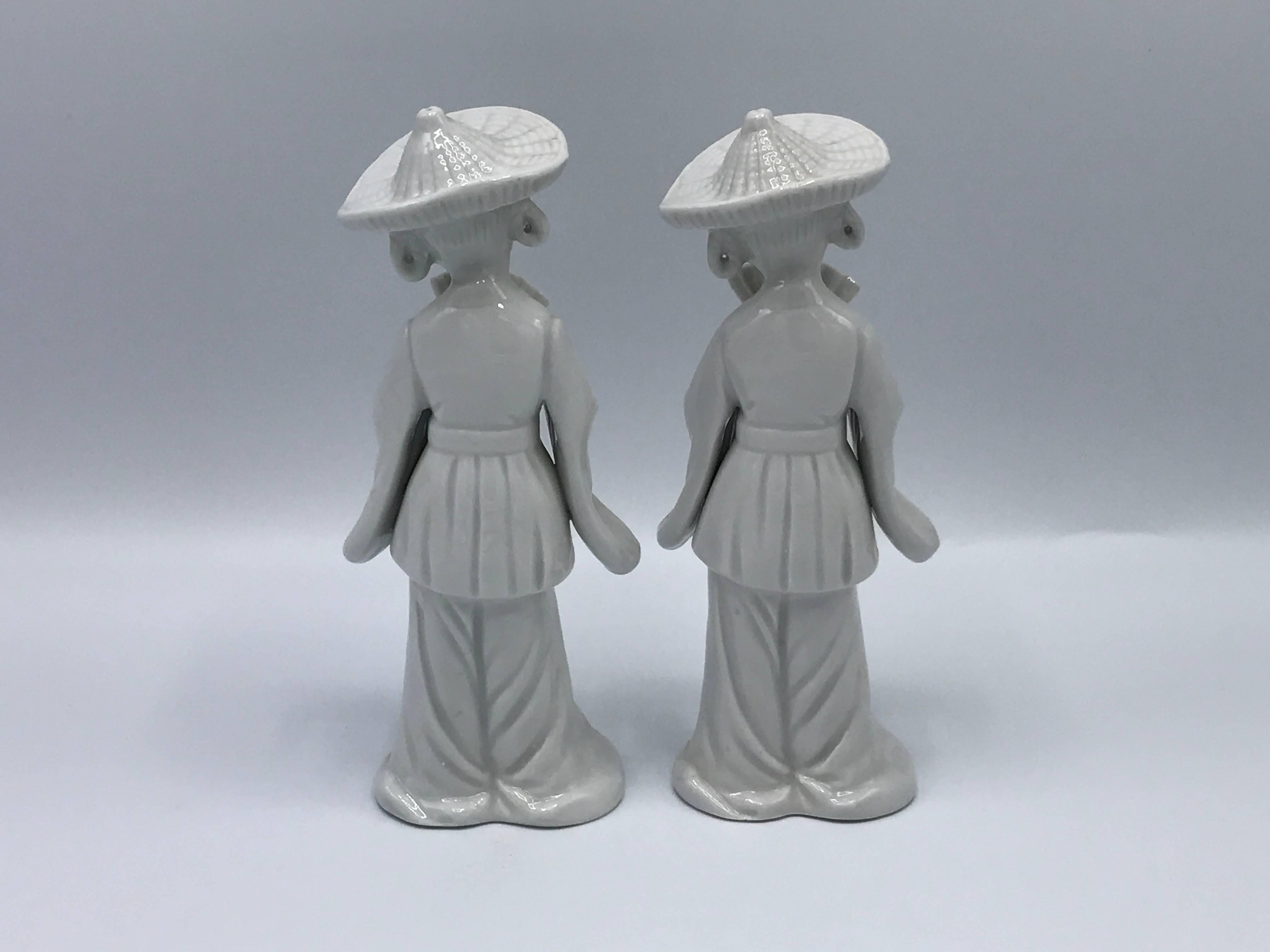 1950s Blanc De Chine Asian Geisha Statues, Pair In Excellent Condition In Richmond, VA