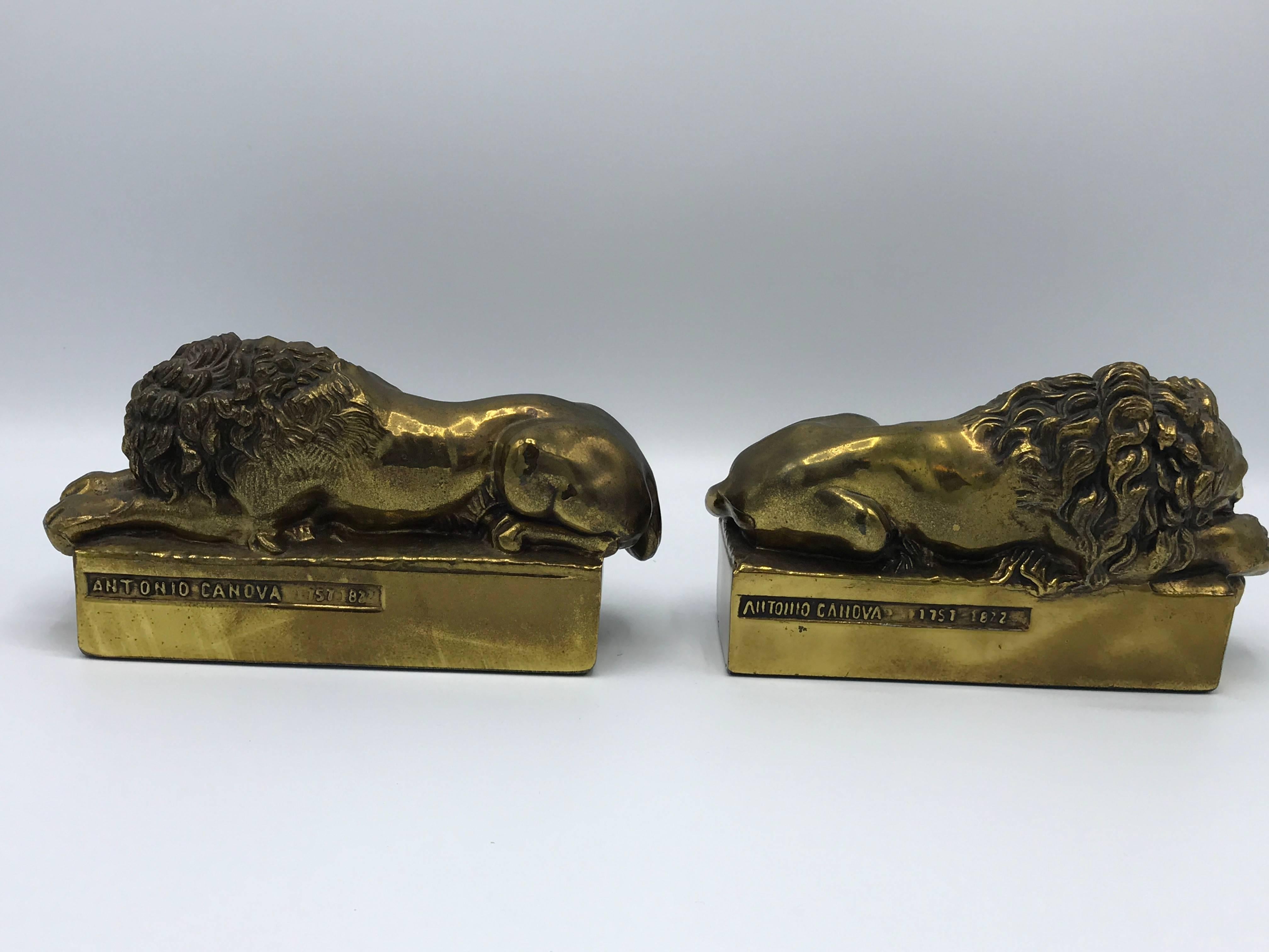 italien Paire de serre-livres lion en bronze des années 1940