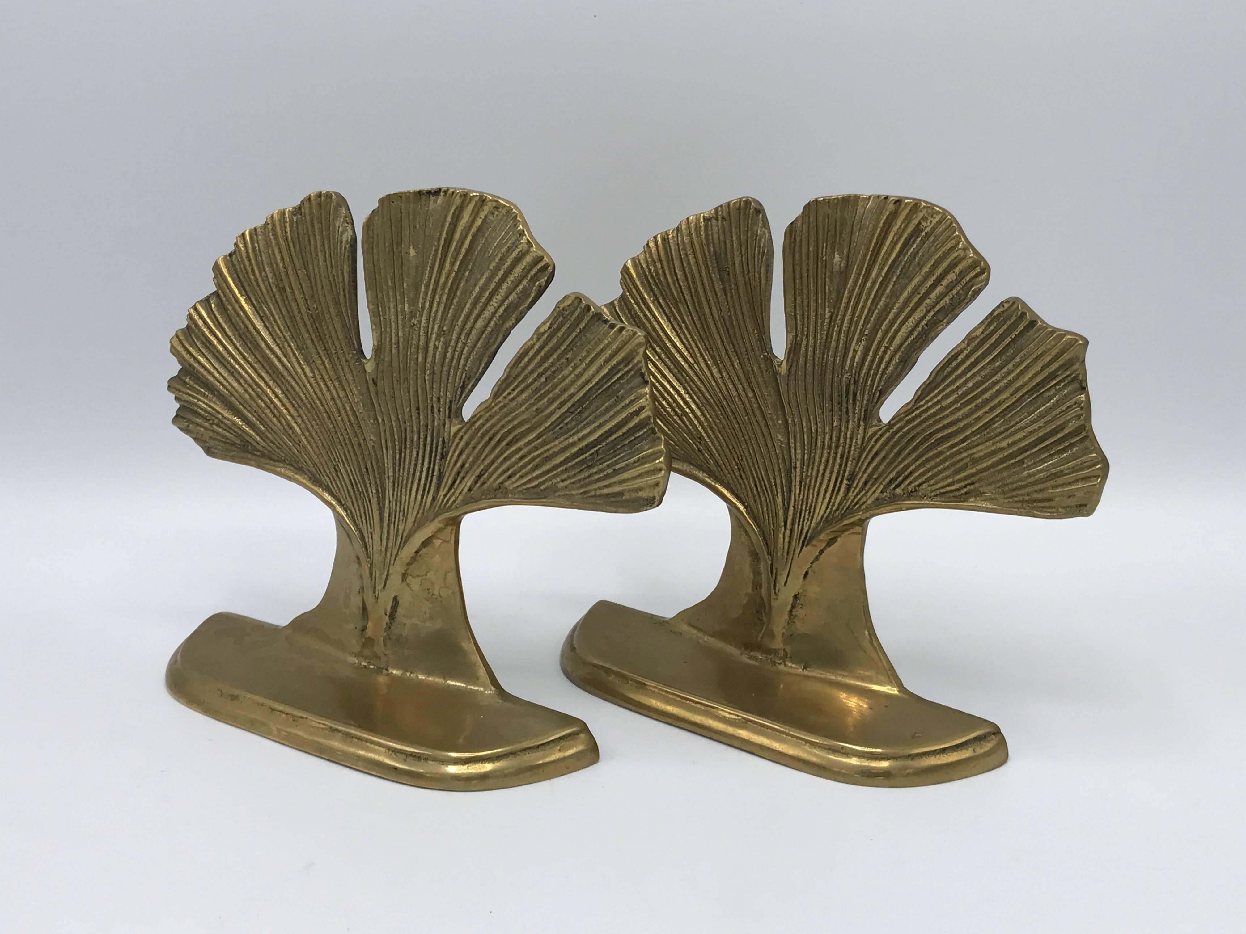 1960s Brass Ginkgo Leaf Bookends, Pair In Excellent Condition In Richmond, VA