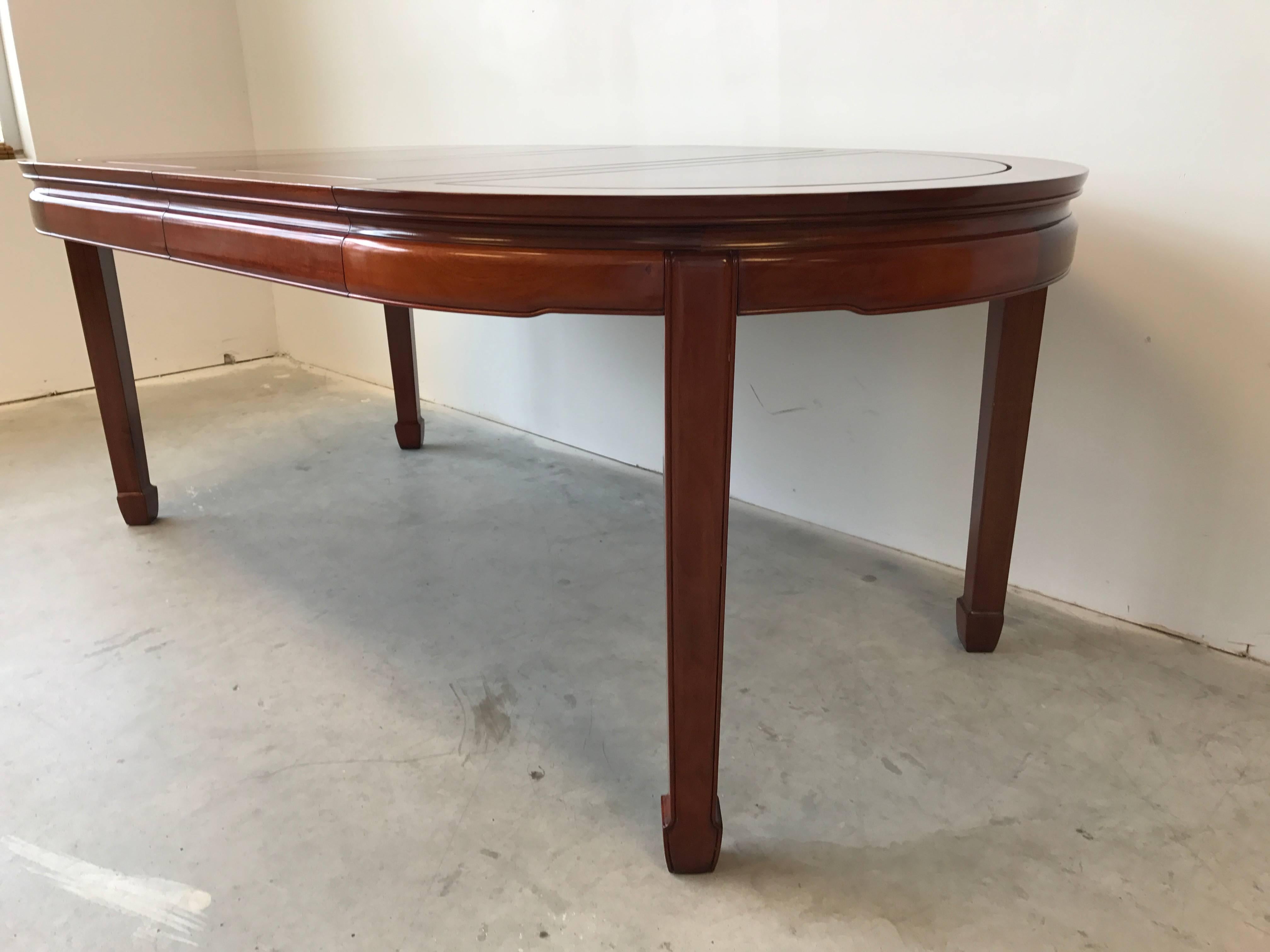 1960s Ming Style Rosewood Dining Table with Two Leaves In Excellent Condition For Sale In Richmond, VA