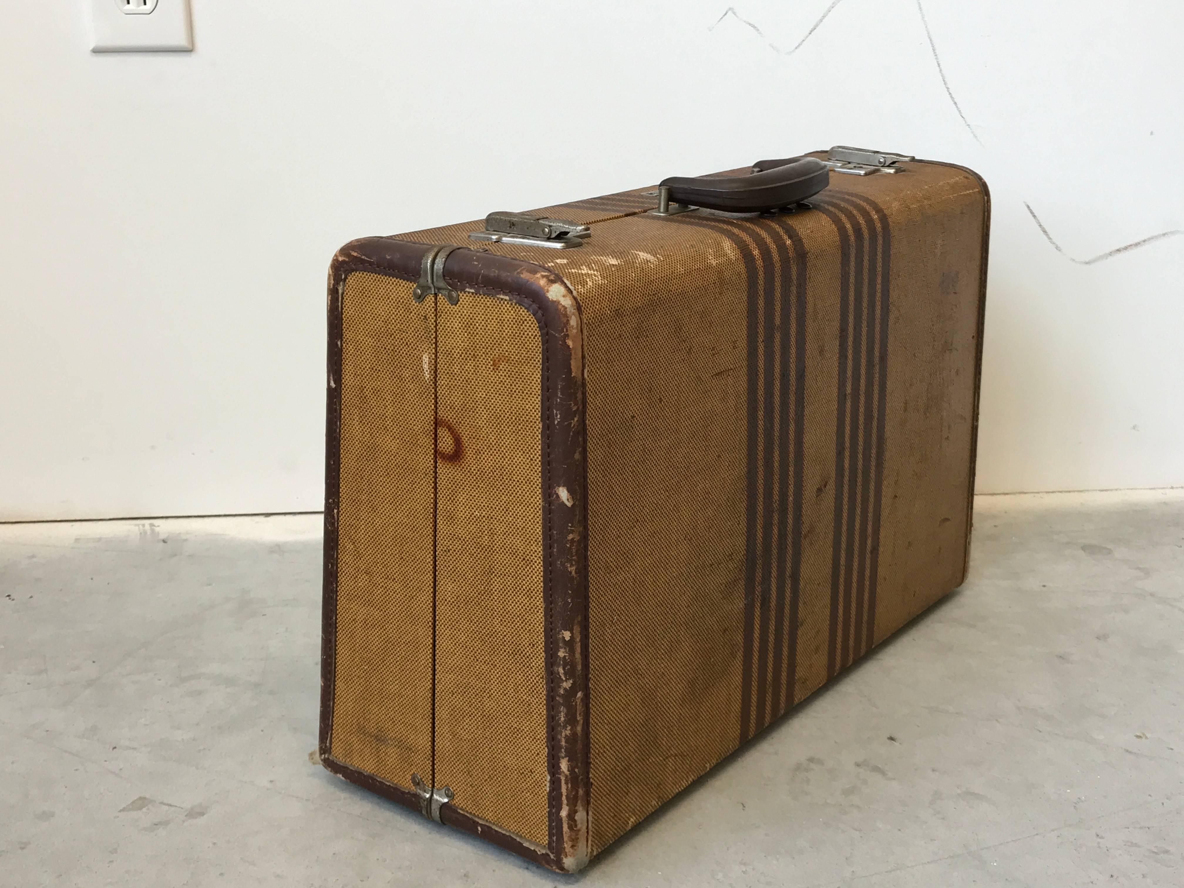 Offered is a beautiful, 1940s wicker hard sided suitcase. Silk liner, leather trim and metal clasps.