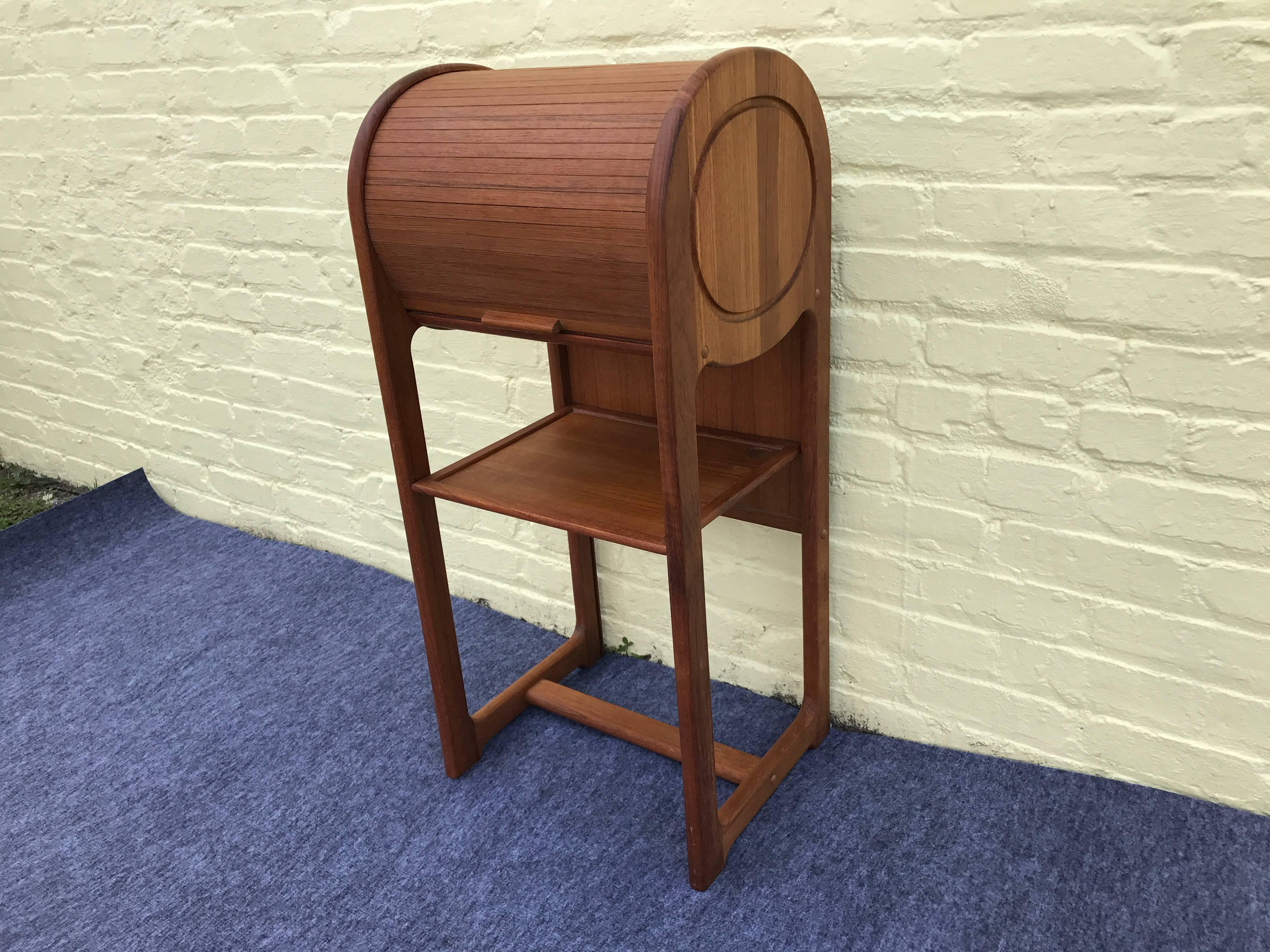 Offered is a stunning, 1960s modern Danish teak telephone stand with roll-top. Perfect as a small laptop desk. Finished on all four sides.
