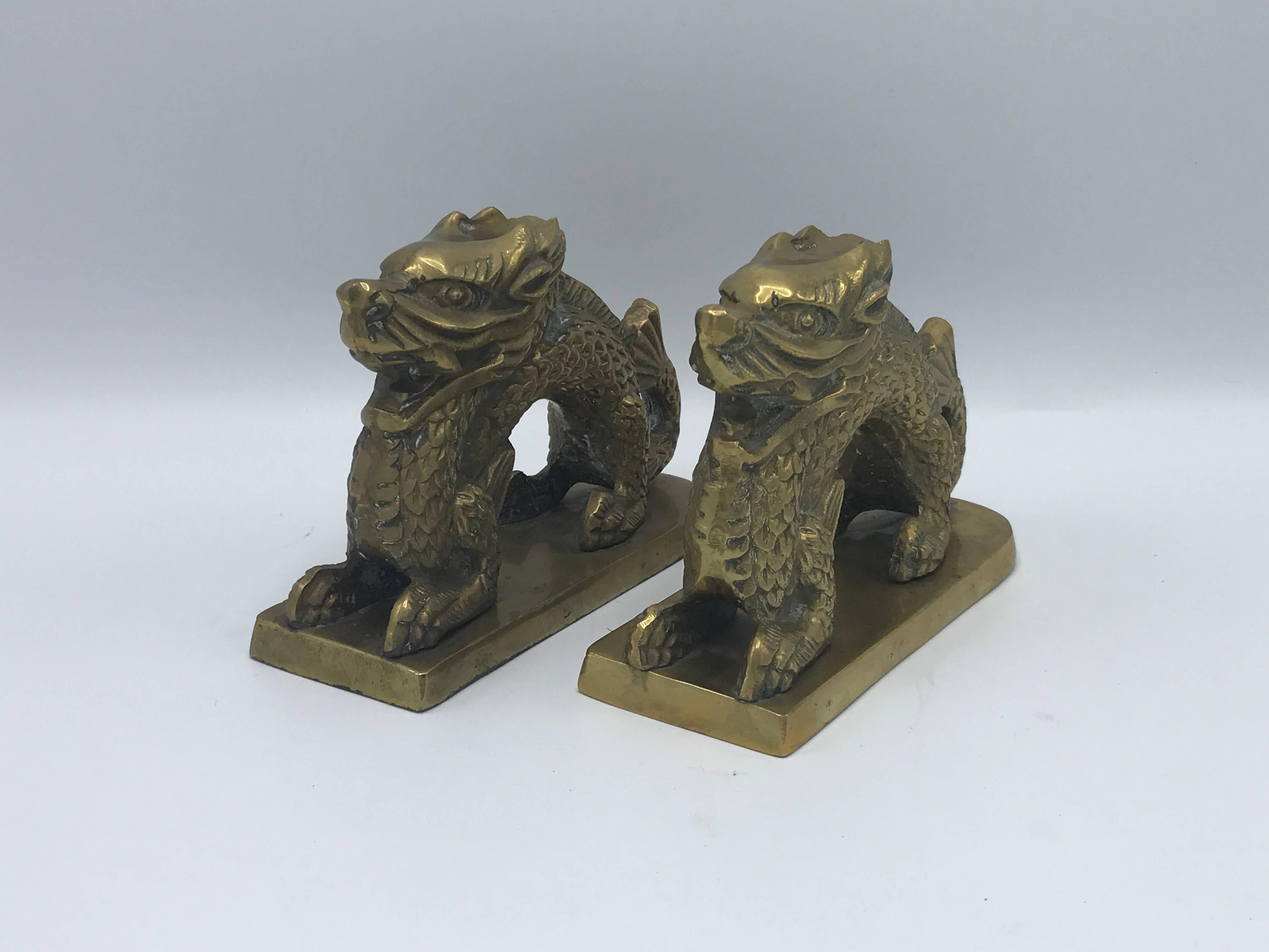 Offered is a stunning pair of 1960s solid brass Chinoiserie dragon bookends. Heavy.