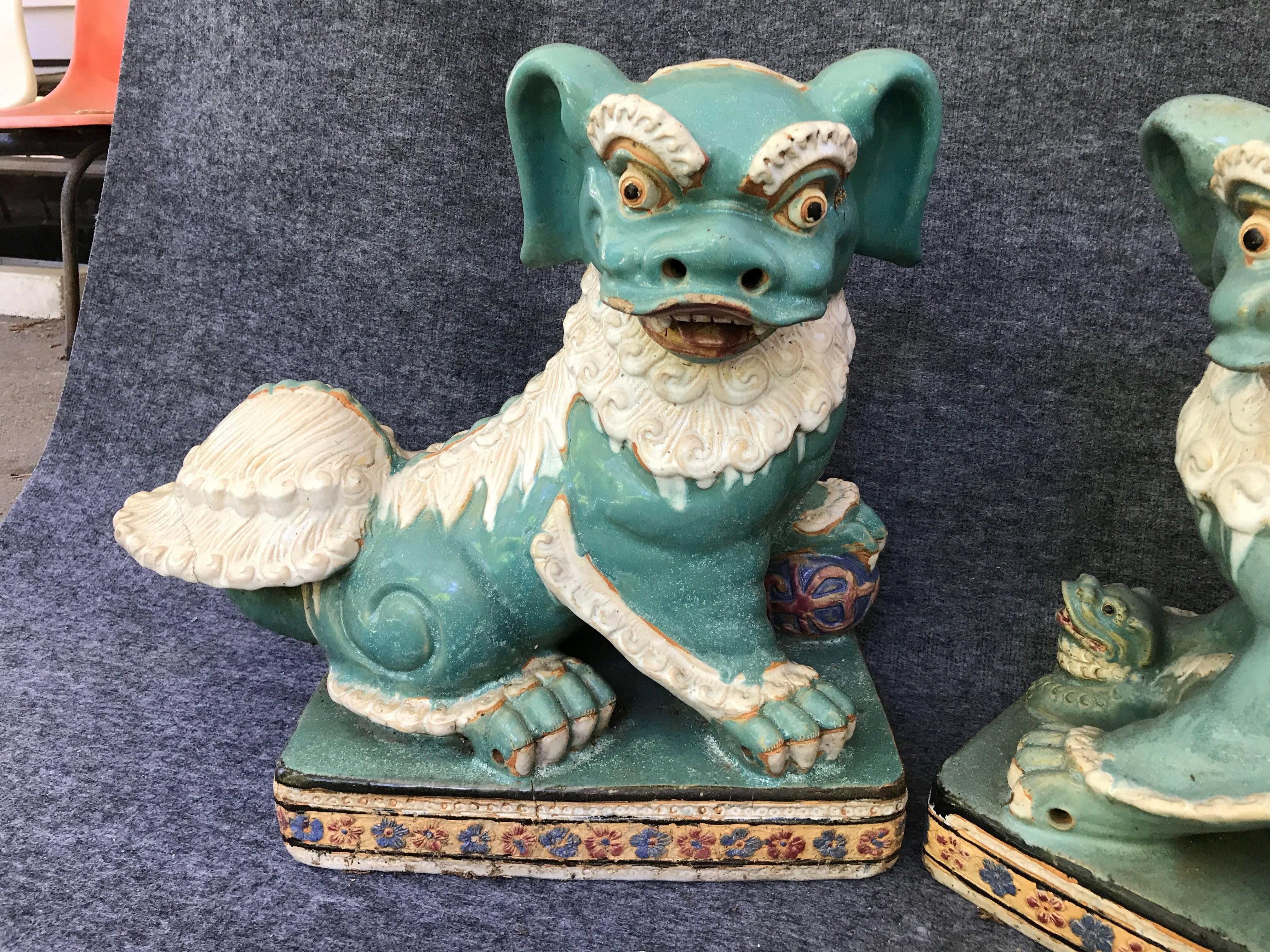 Offered is a gorgeous pair of 1970s terracotta foo dogs. Turquoise and white coloring. Indoor/outdoor.
 